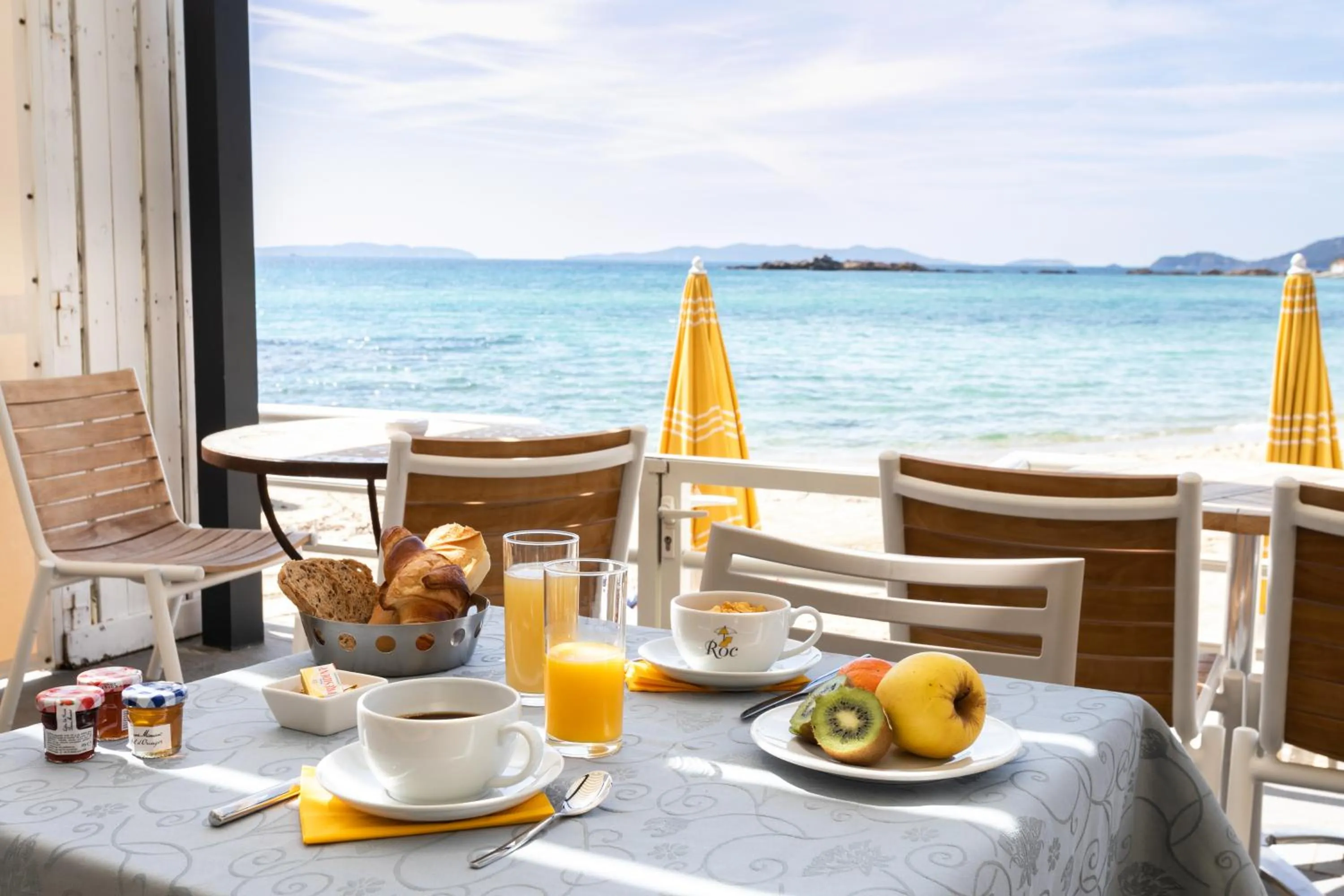 Buffet breakfast in Roc Hotel