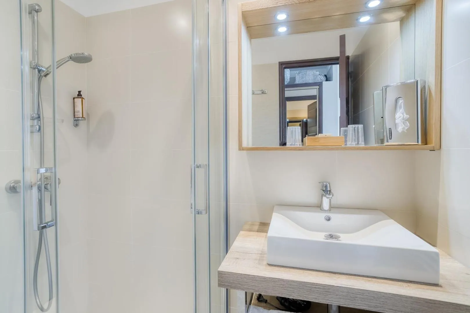 Bathroom in Roc Hotel