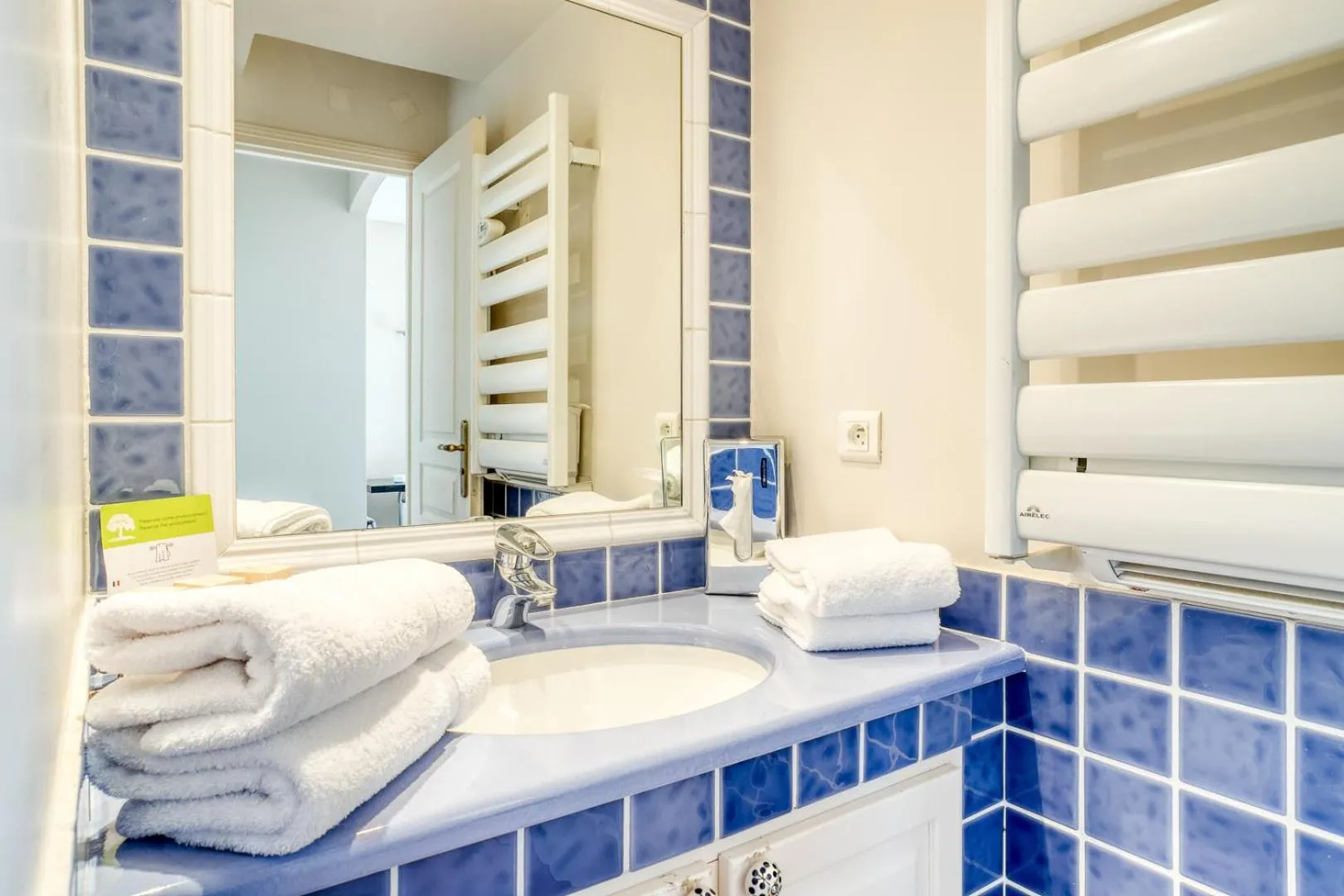 Bathroom in Roc Hotel