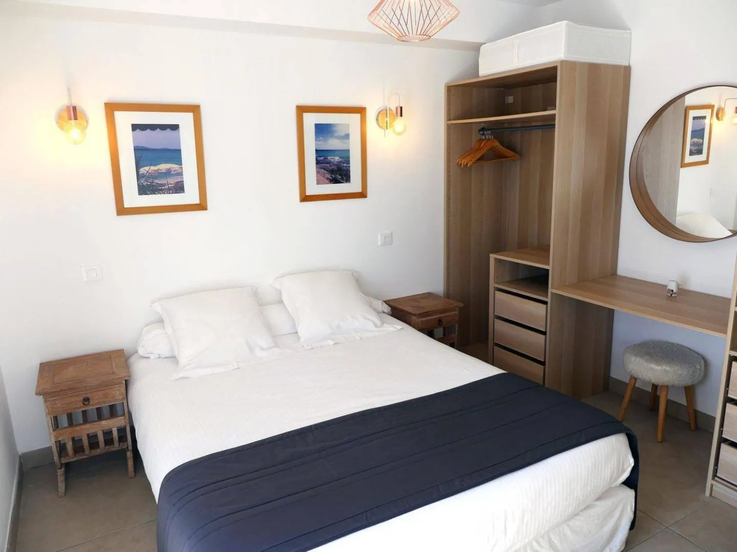 Bedroom, Bed in Roc Hotel - Hôtel 4 étoiles les pieds dans l'eau