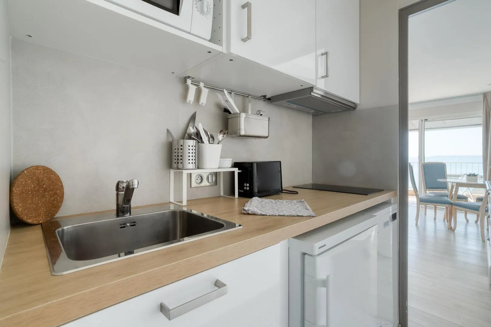 Kitchen/Kitchenette in Roc Hotel