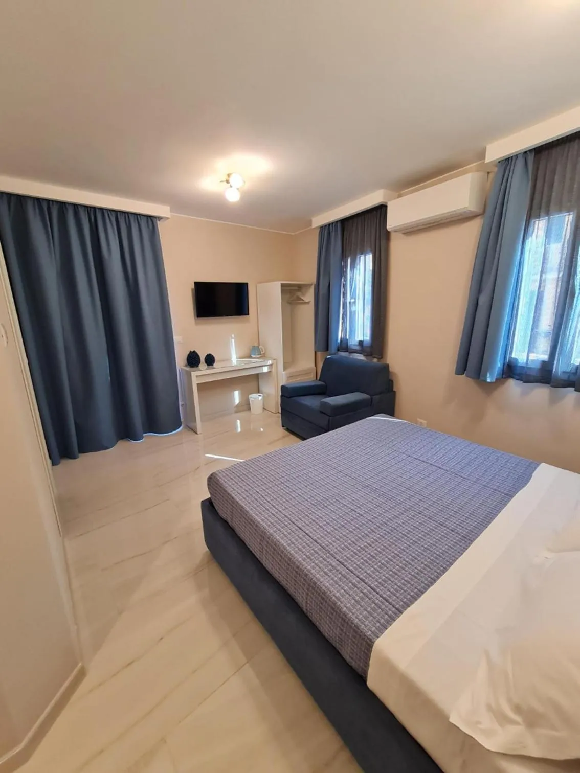 Bed in EPONIMI ROOMs