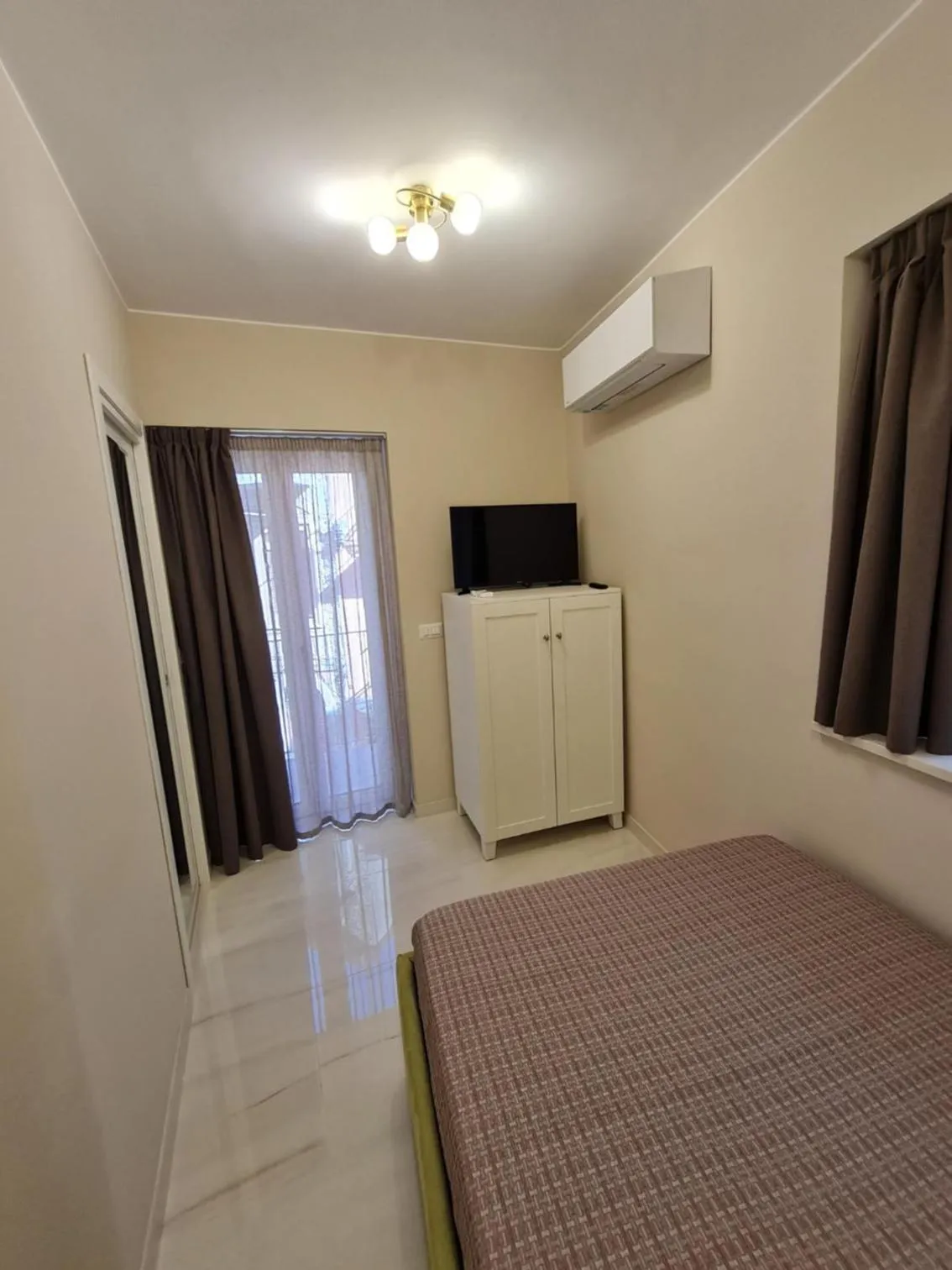 Bed in EPONIMI ROOMs