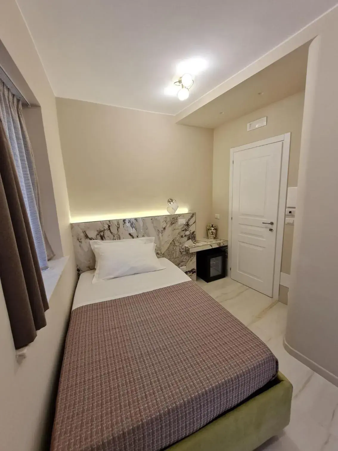 Double Room with Private Bathroom in EPONIMI ROOMs Double Room with Private Bathroom in EPONIMI ROOMs