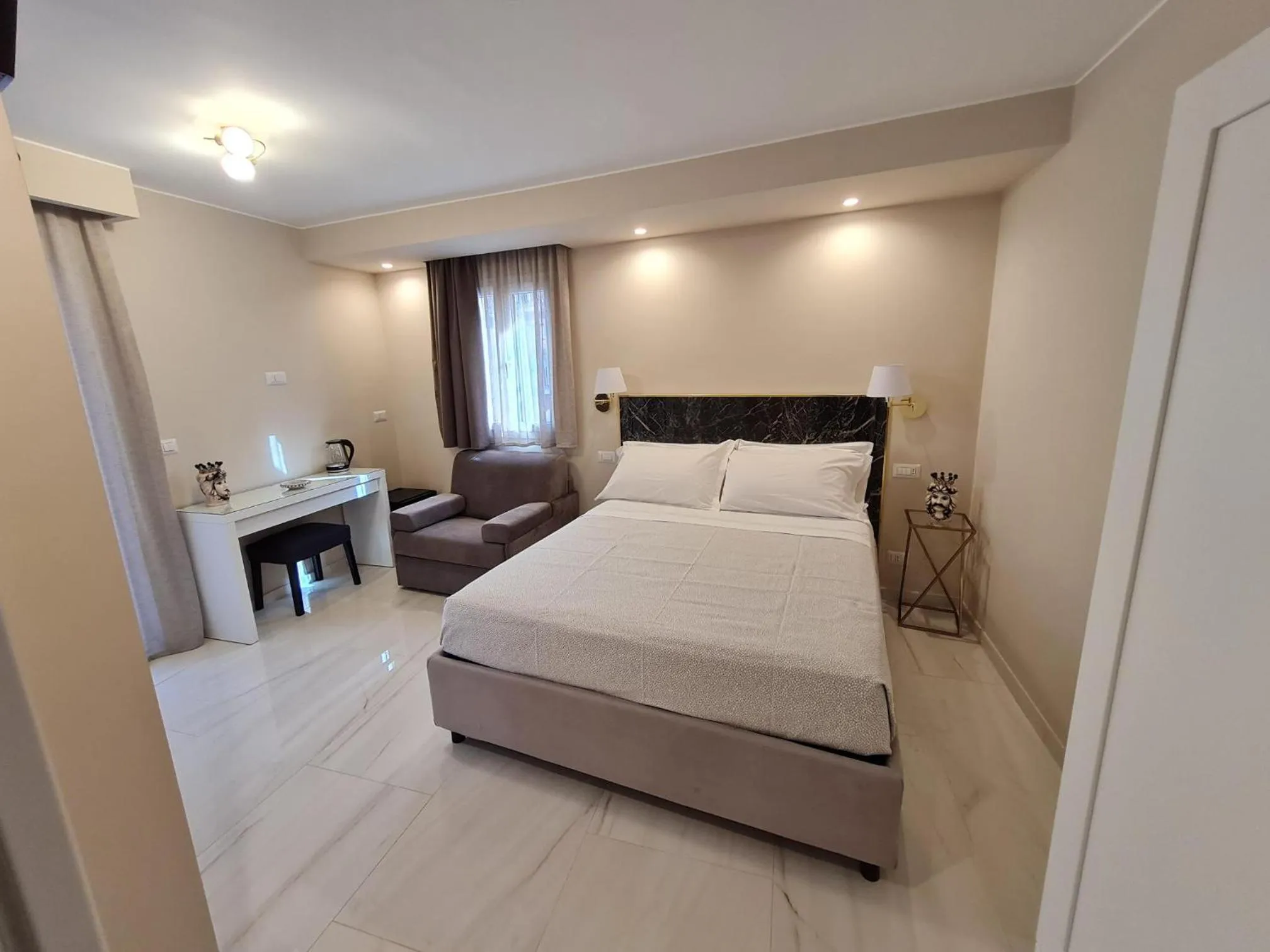 Bed in EPONIMI ROOMs