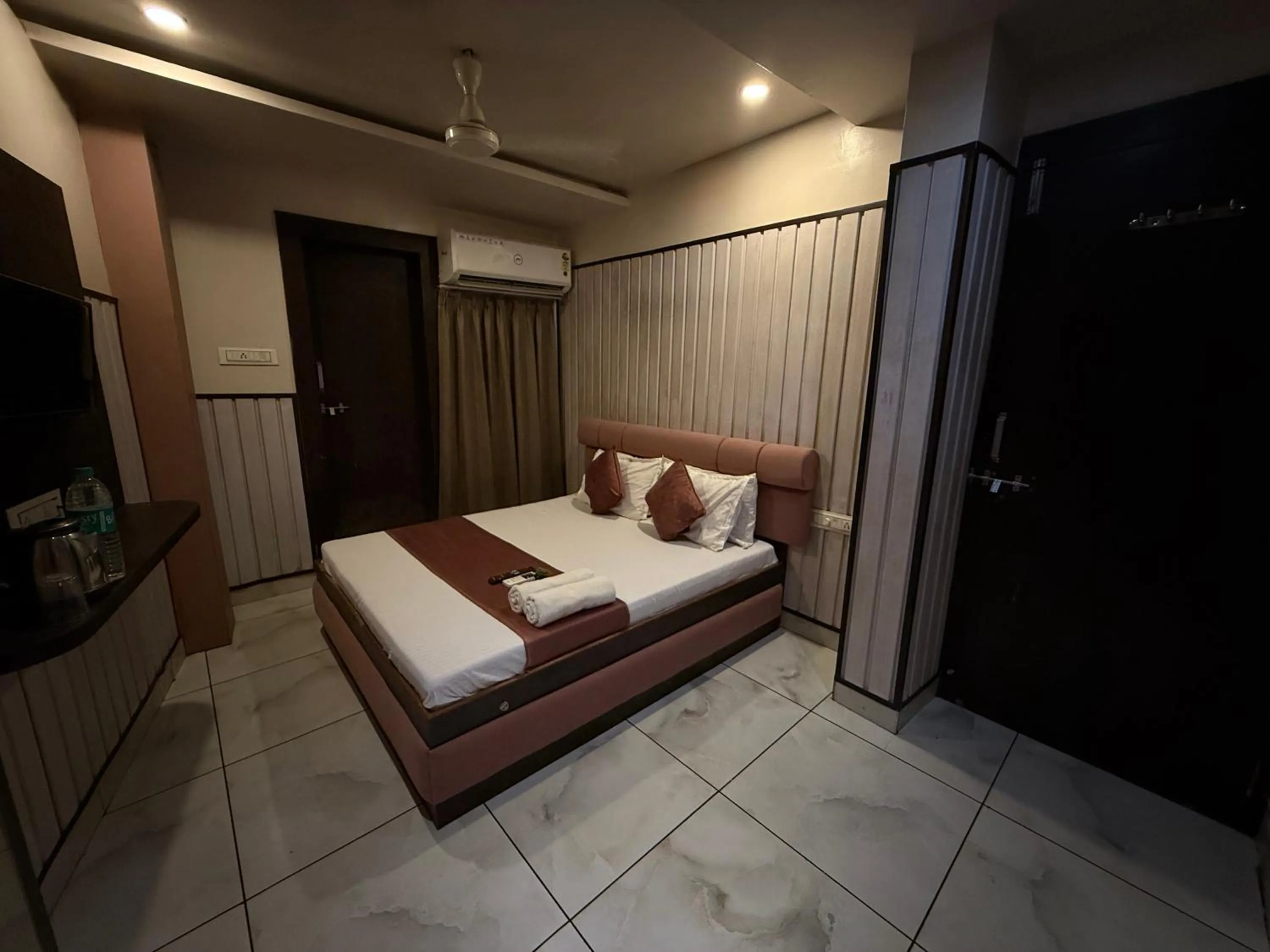 Bed in Hotel Shree Krishna Palace