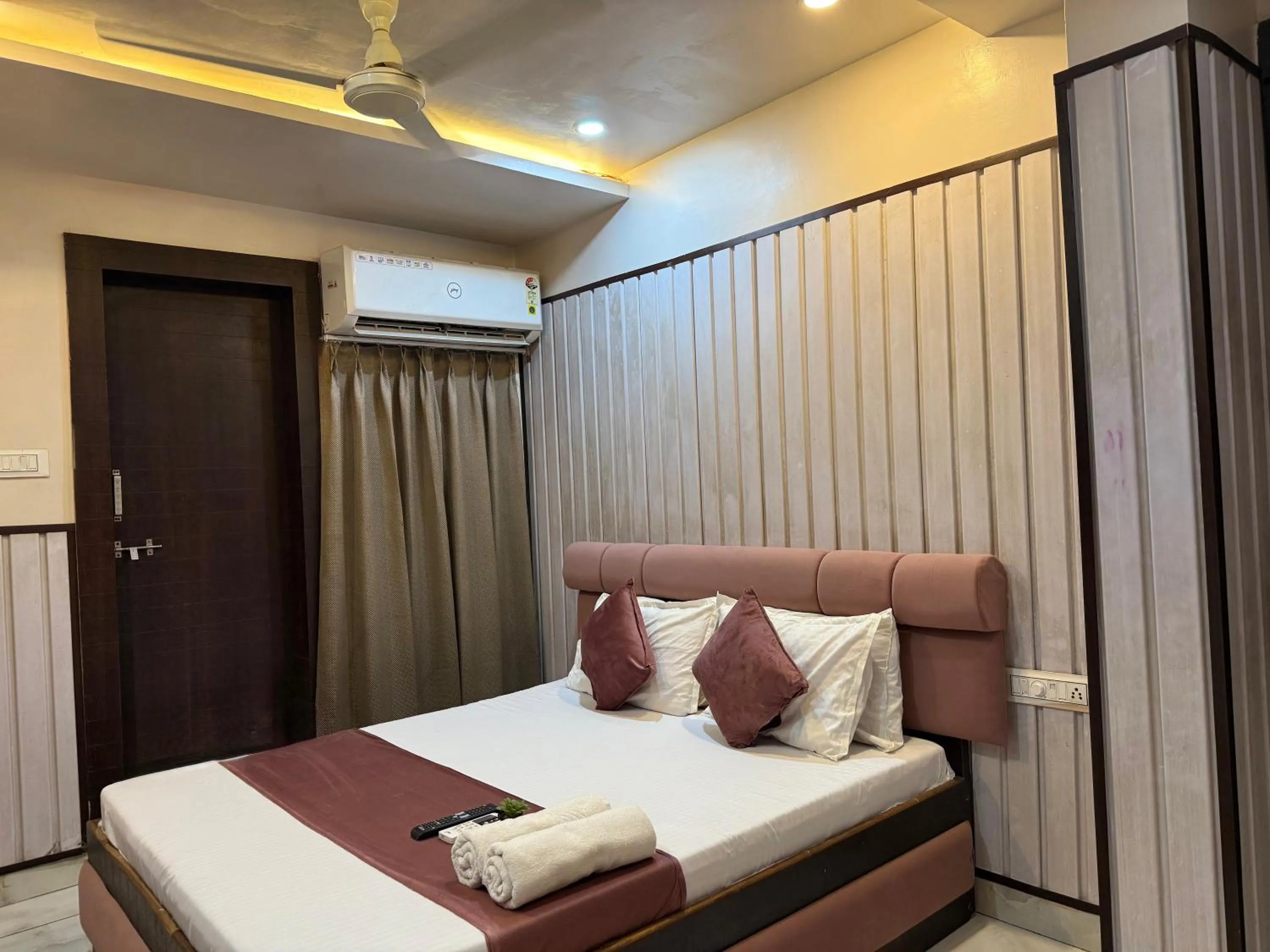 Bed in Hotel Shree Krishna Palace