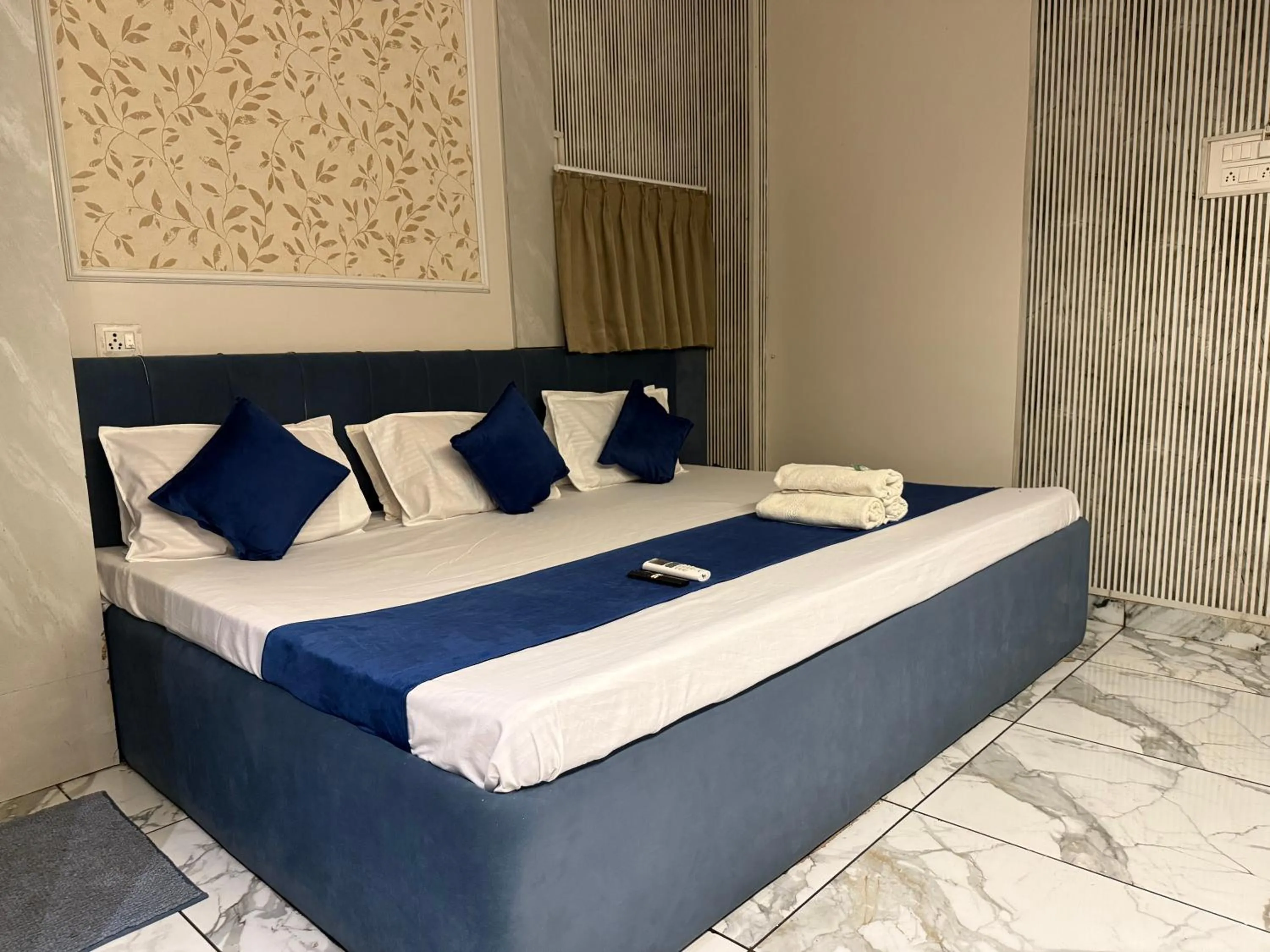 Bed in Hotel Shree Krishna Palace