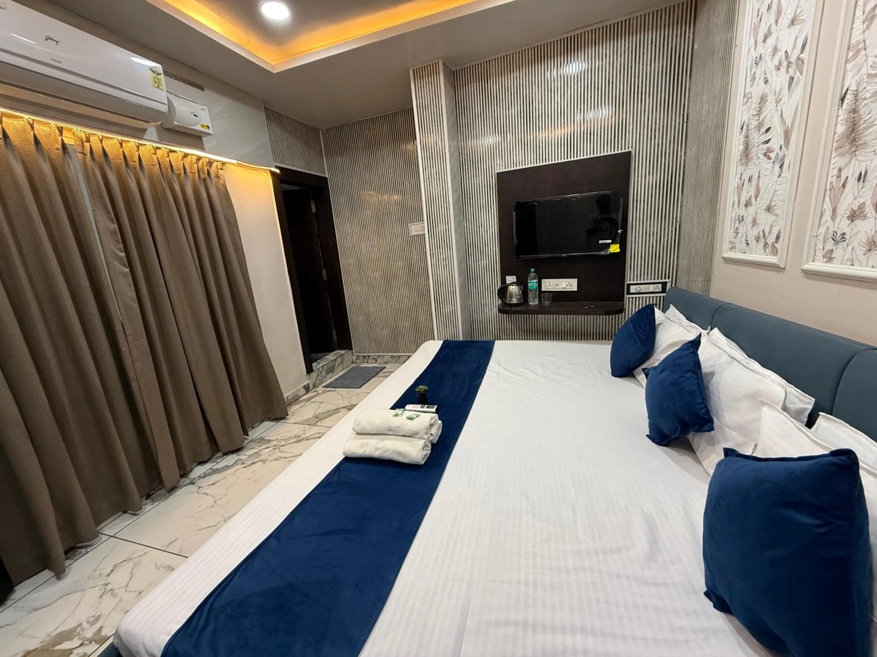 Bed in Hotel Shree Krishna Palace