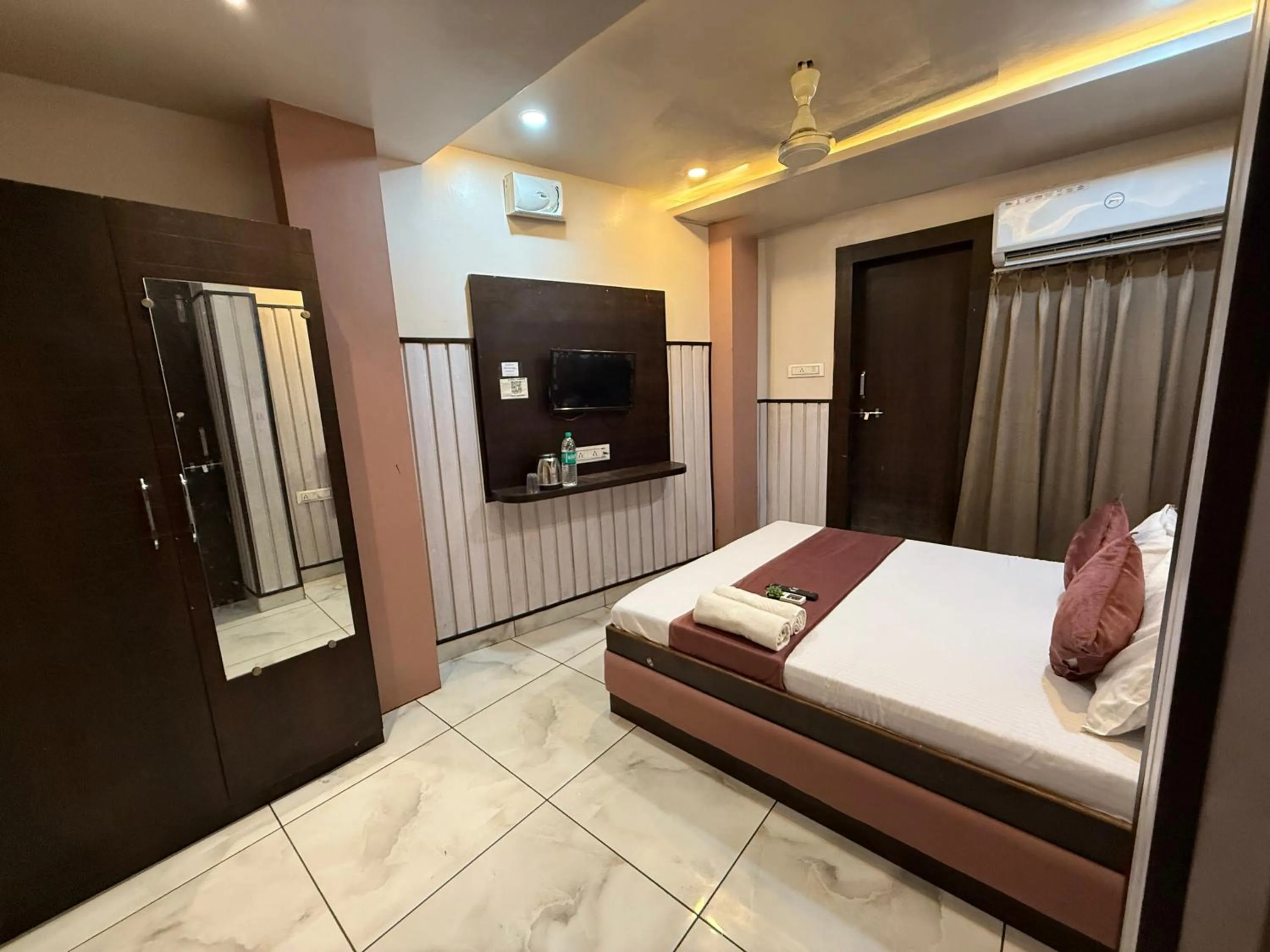 Bed in Hotel Shree Krishna Palace
