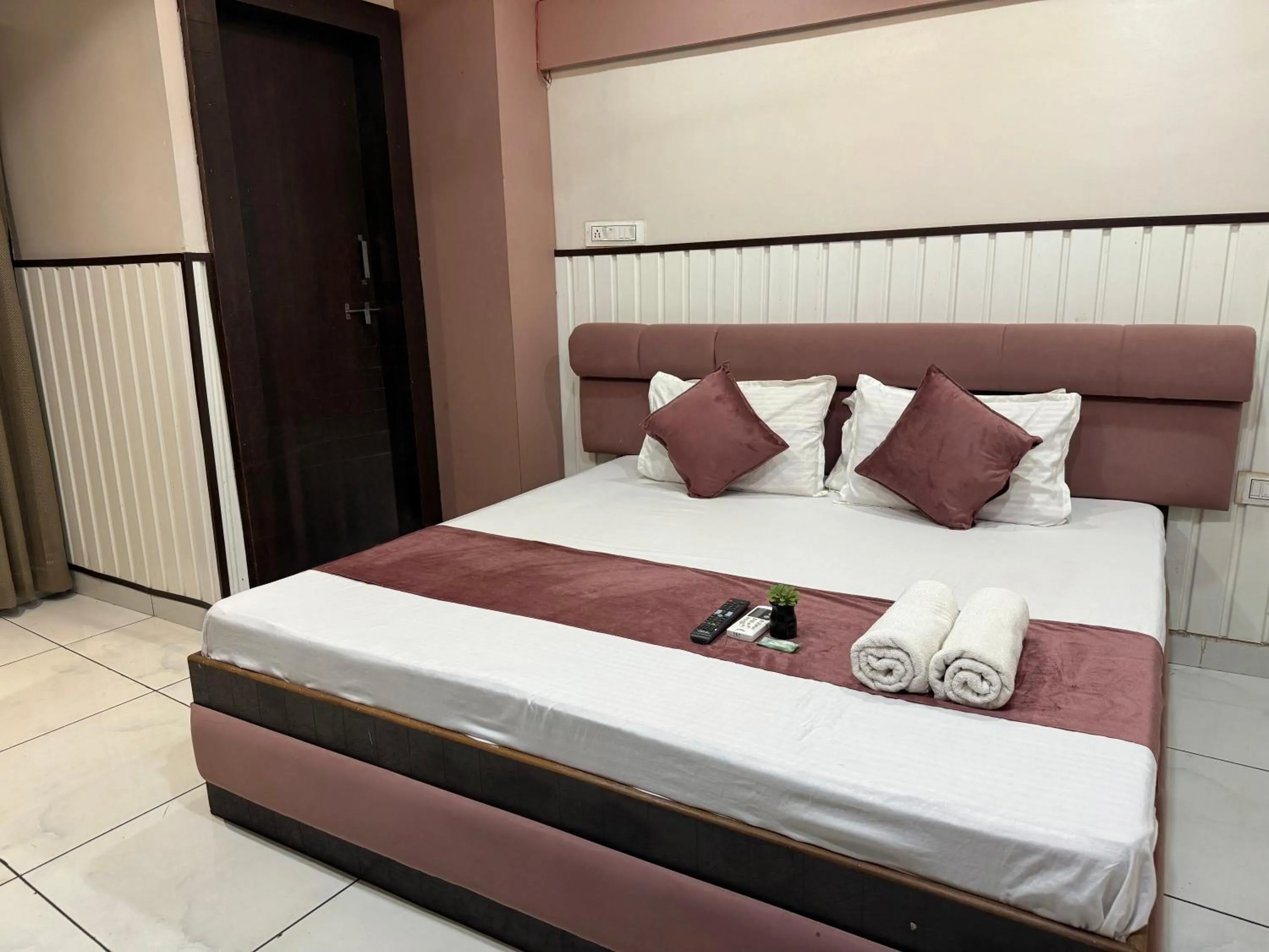 Bed in Hotel Shree Krishna Palace