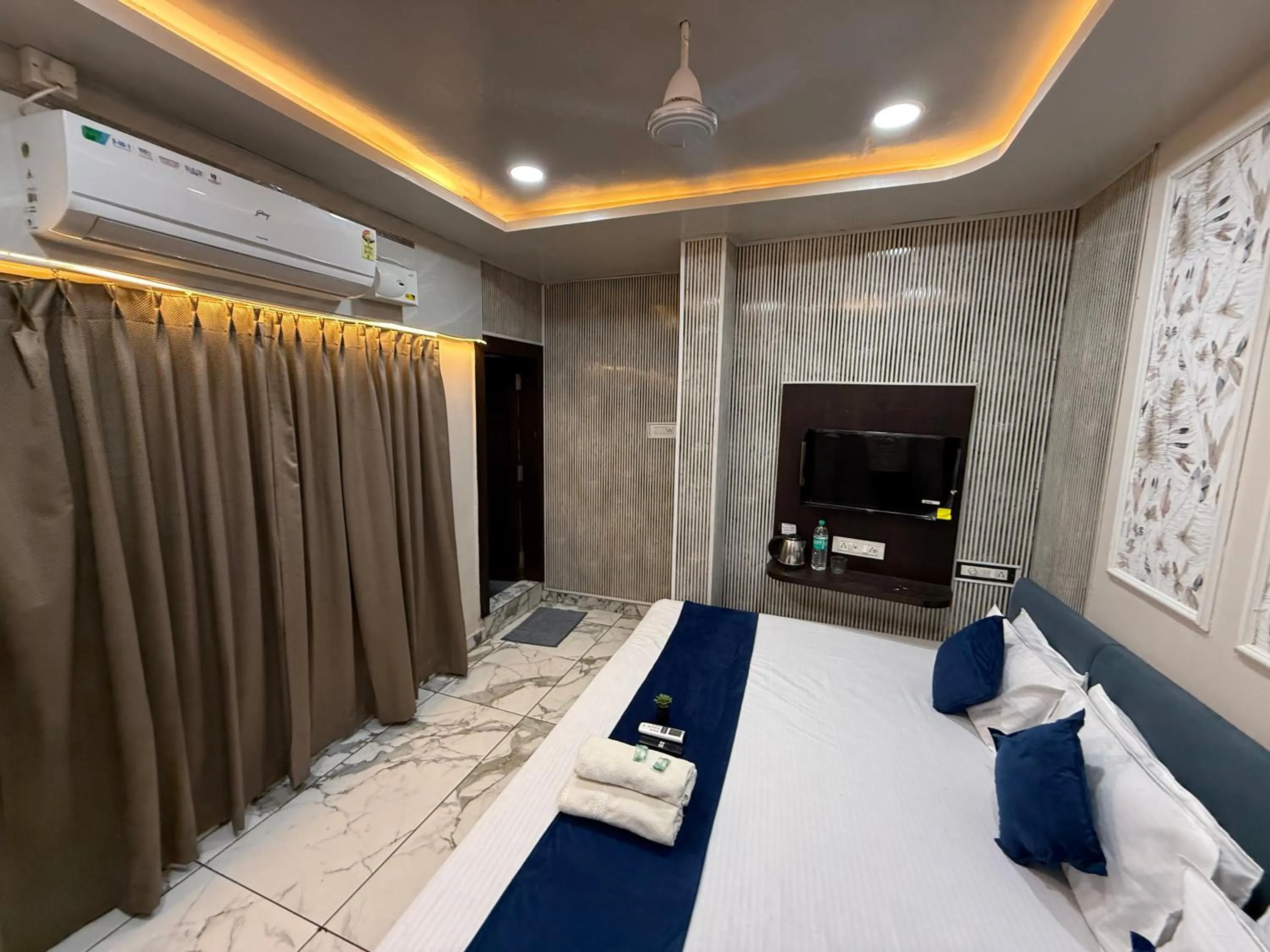 Bed in Hotel Shree Krishna Palace