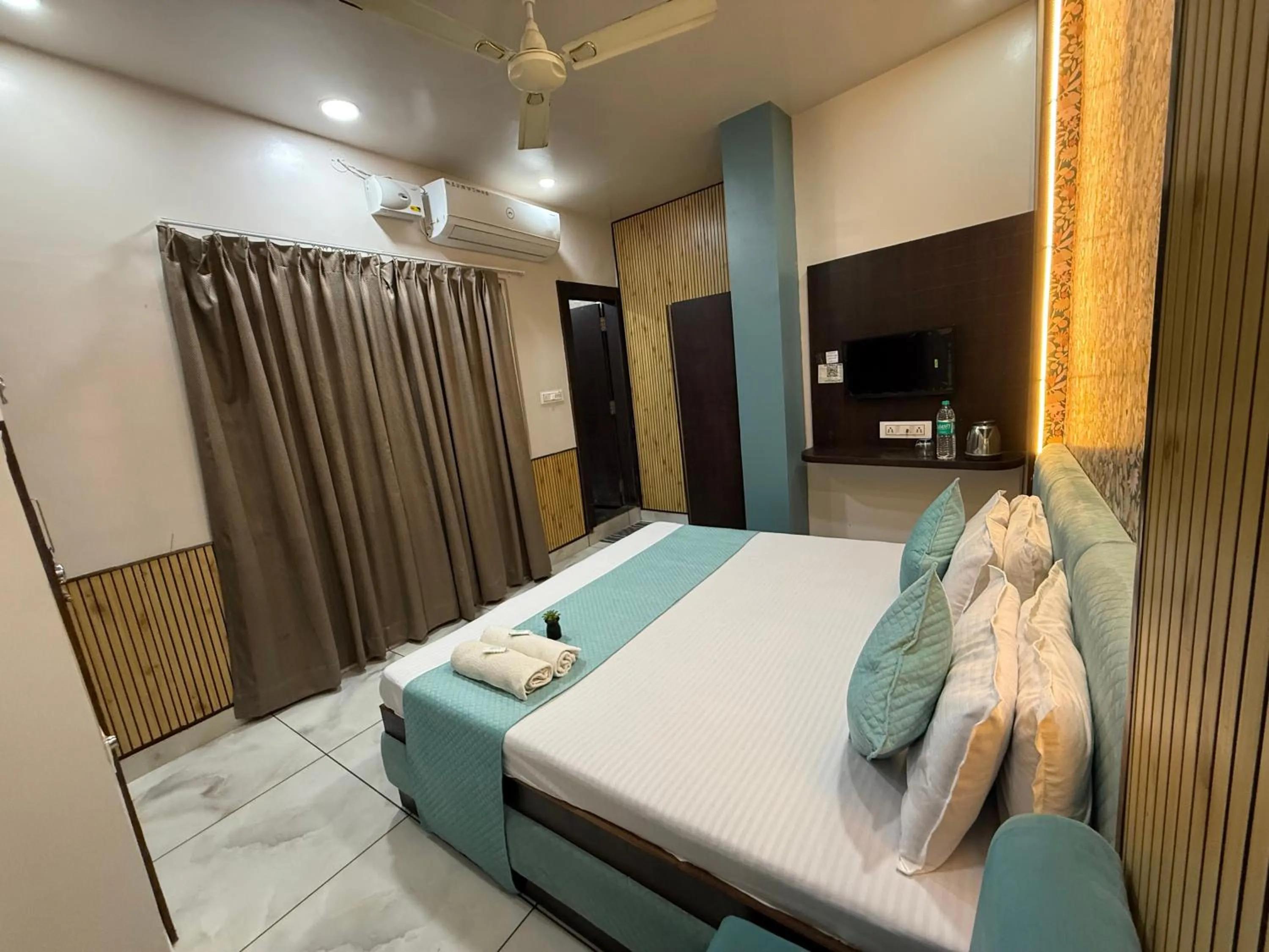 Bed in Hotel Shree Krishna Palace