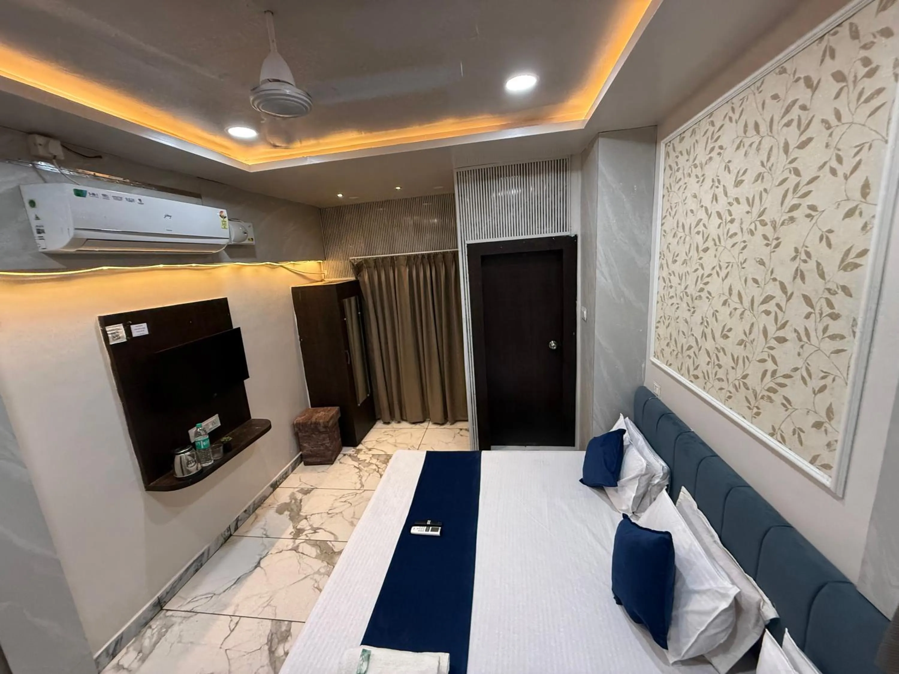 Bed in Hotel Shree Krishna Palace