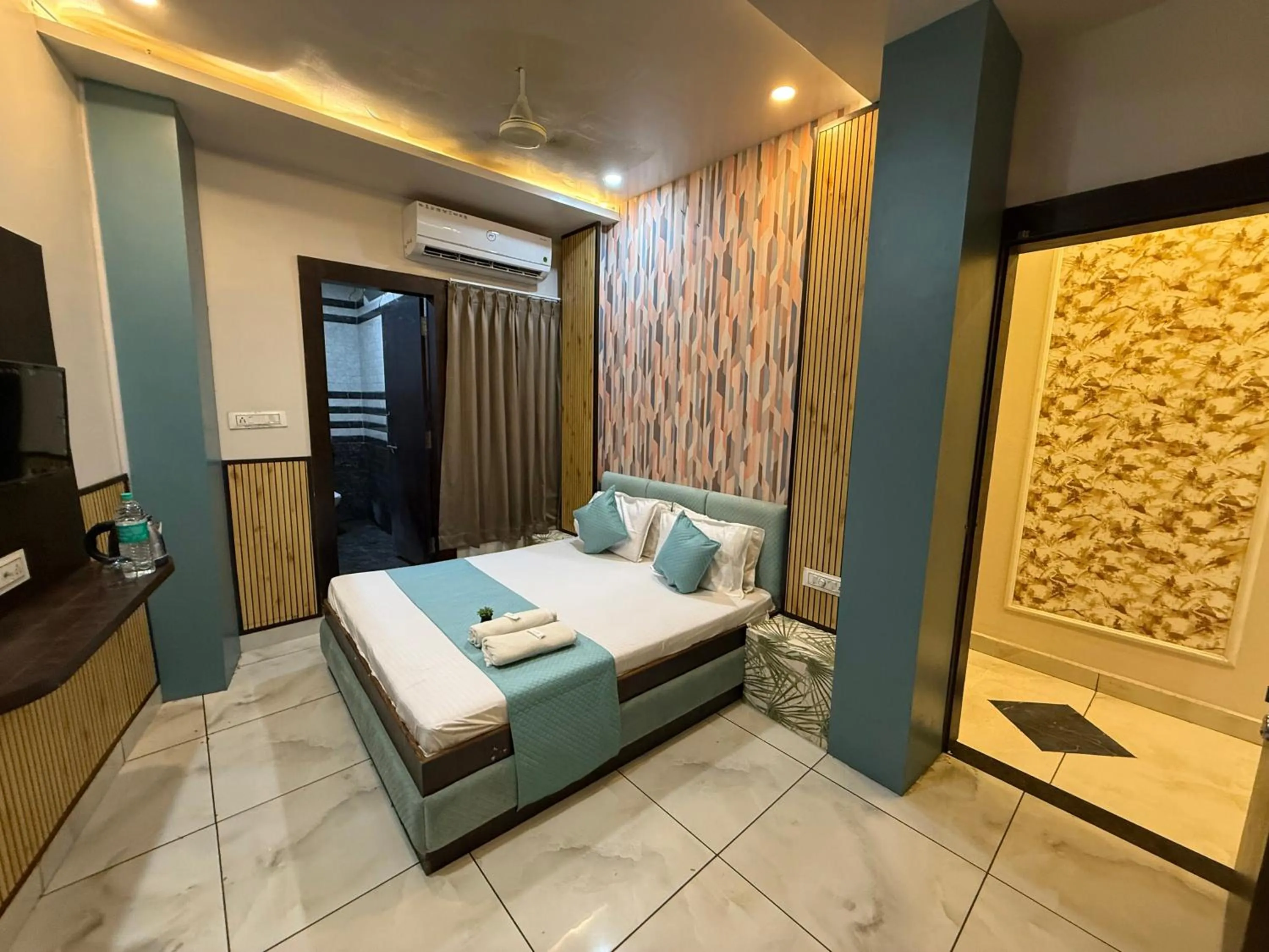 Bed in Hotel Shree Krishna Palace