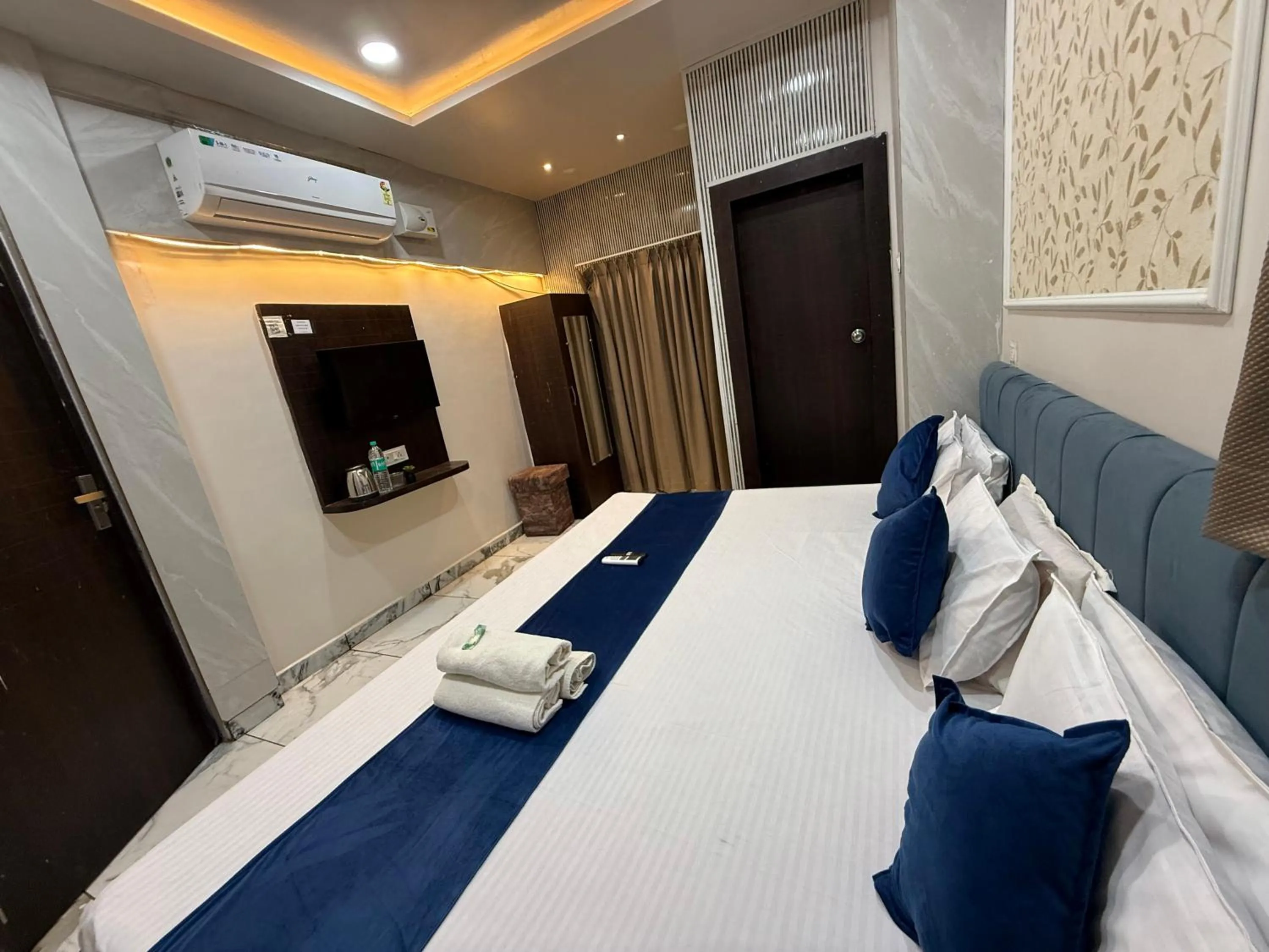 Bed in Hotel Shree Krishna Palace