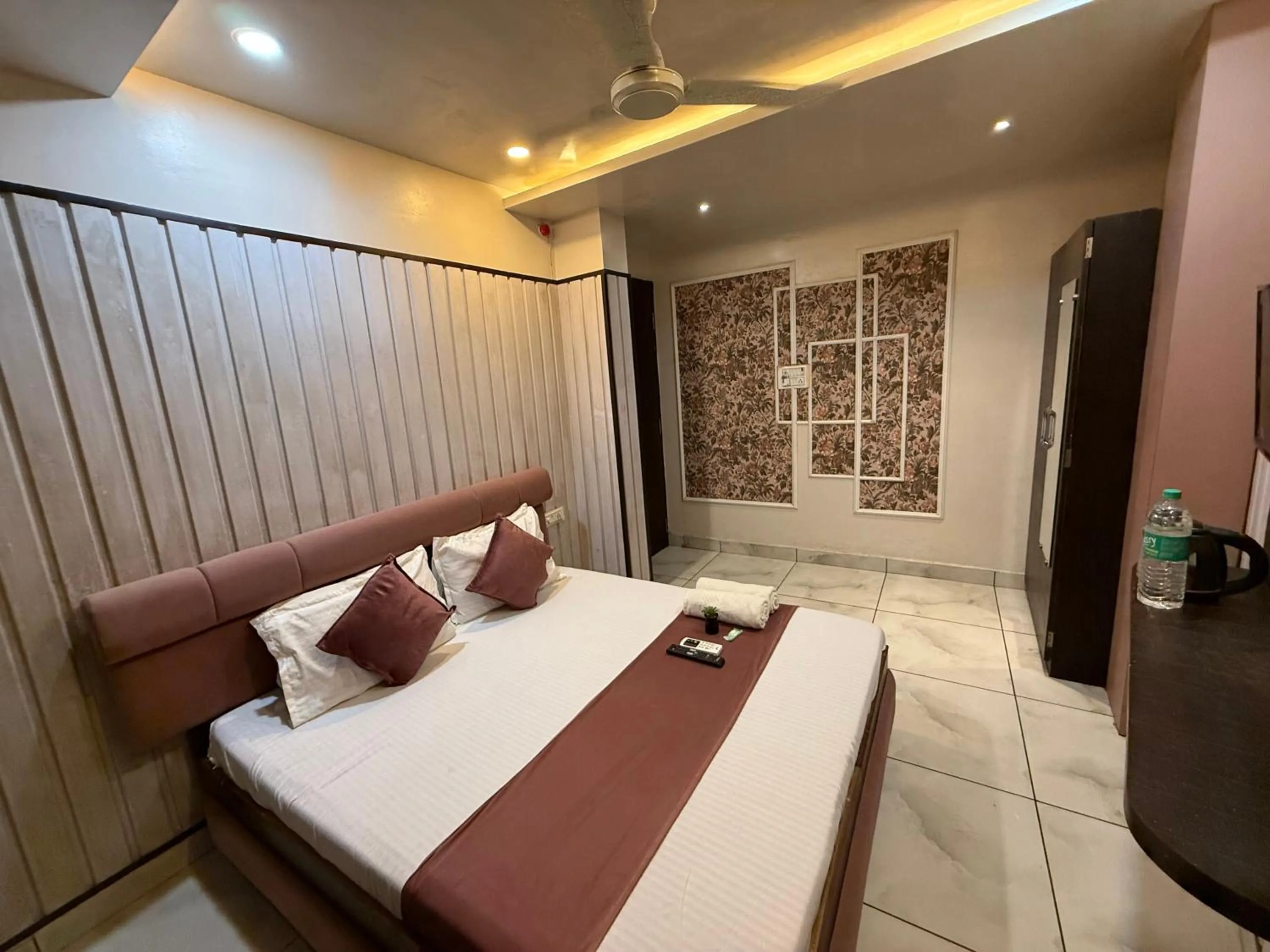 Bed in Hotel Shree Krishna Palace