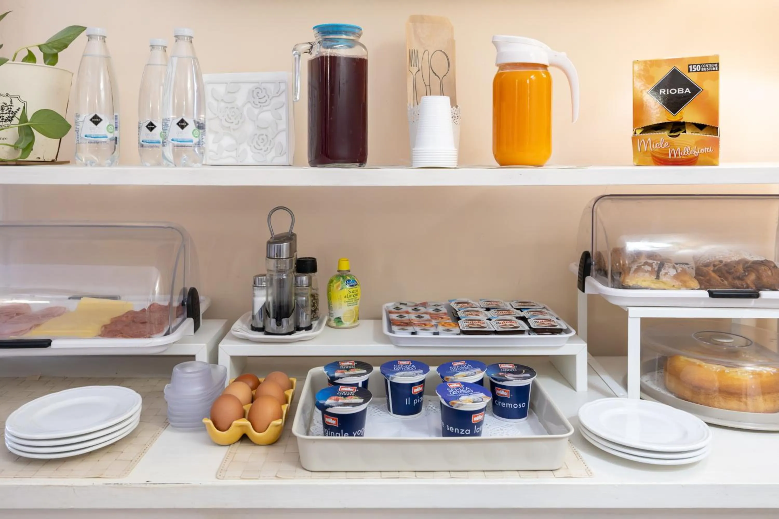 Food and drinks in Casa Lollobrigida