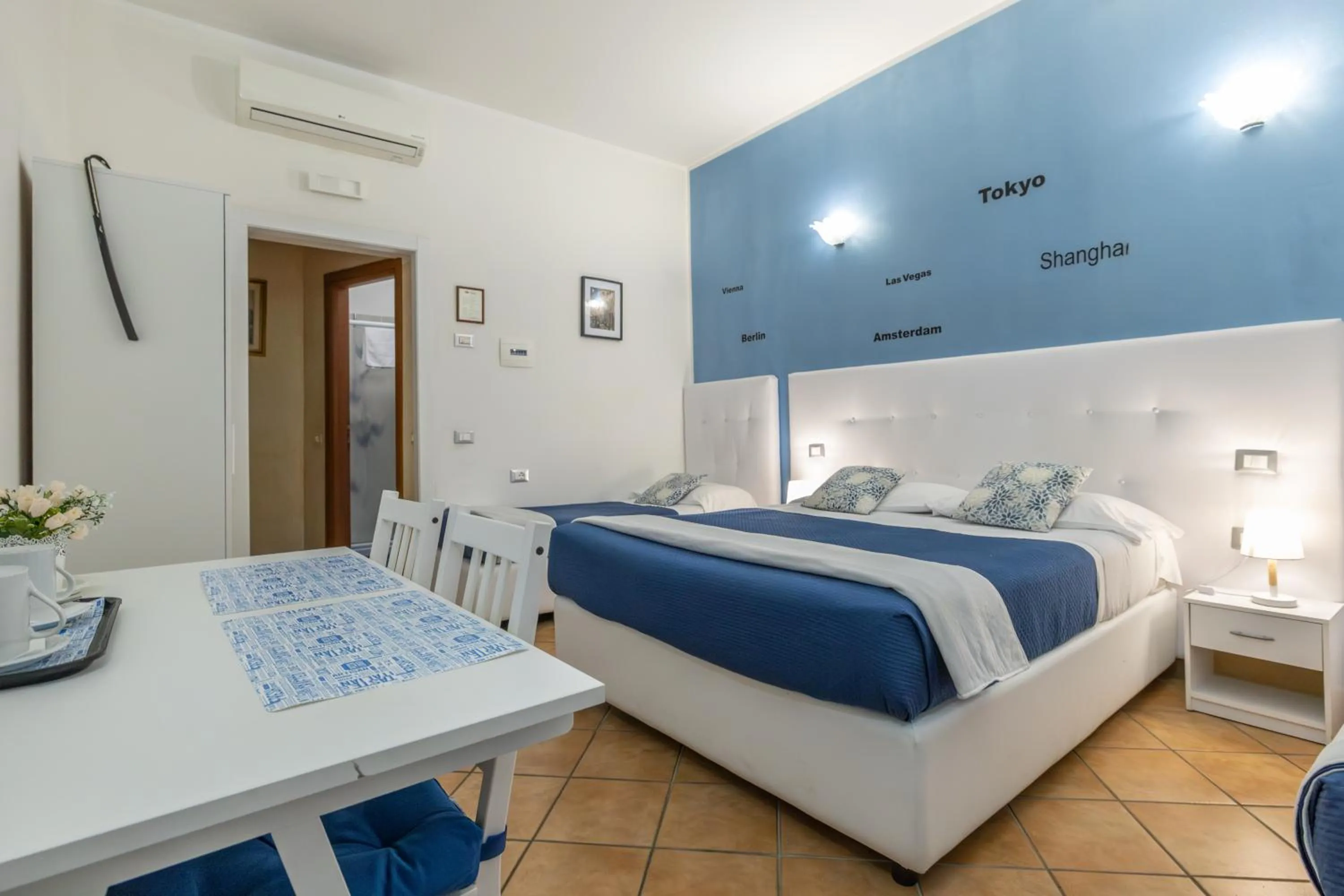 Photo of the whole room, Bed in Casa Lollobrigida