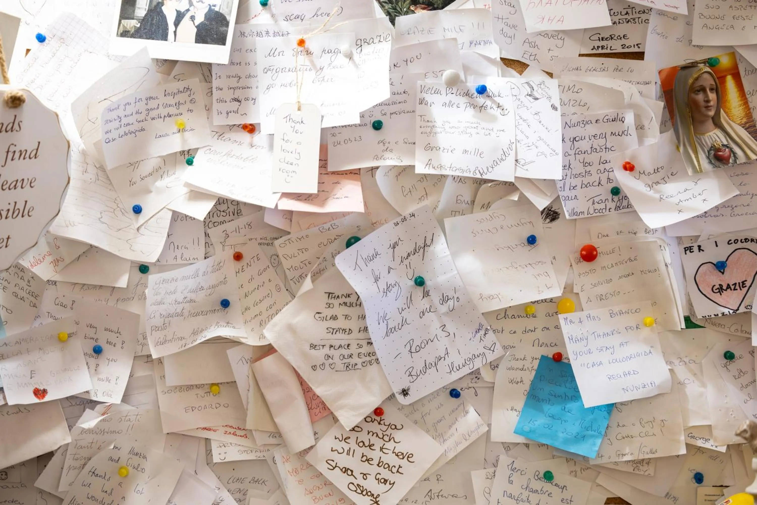 Text overlay in Casa Lollobrigida