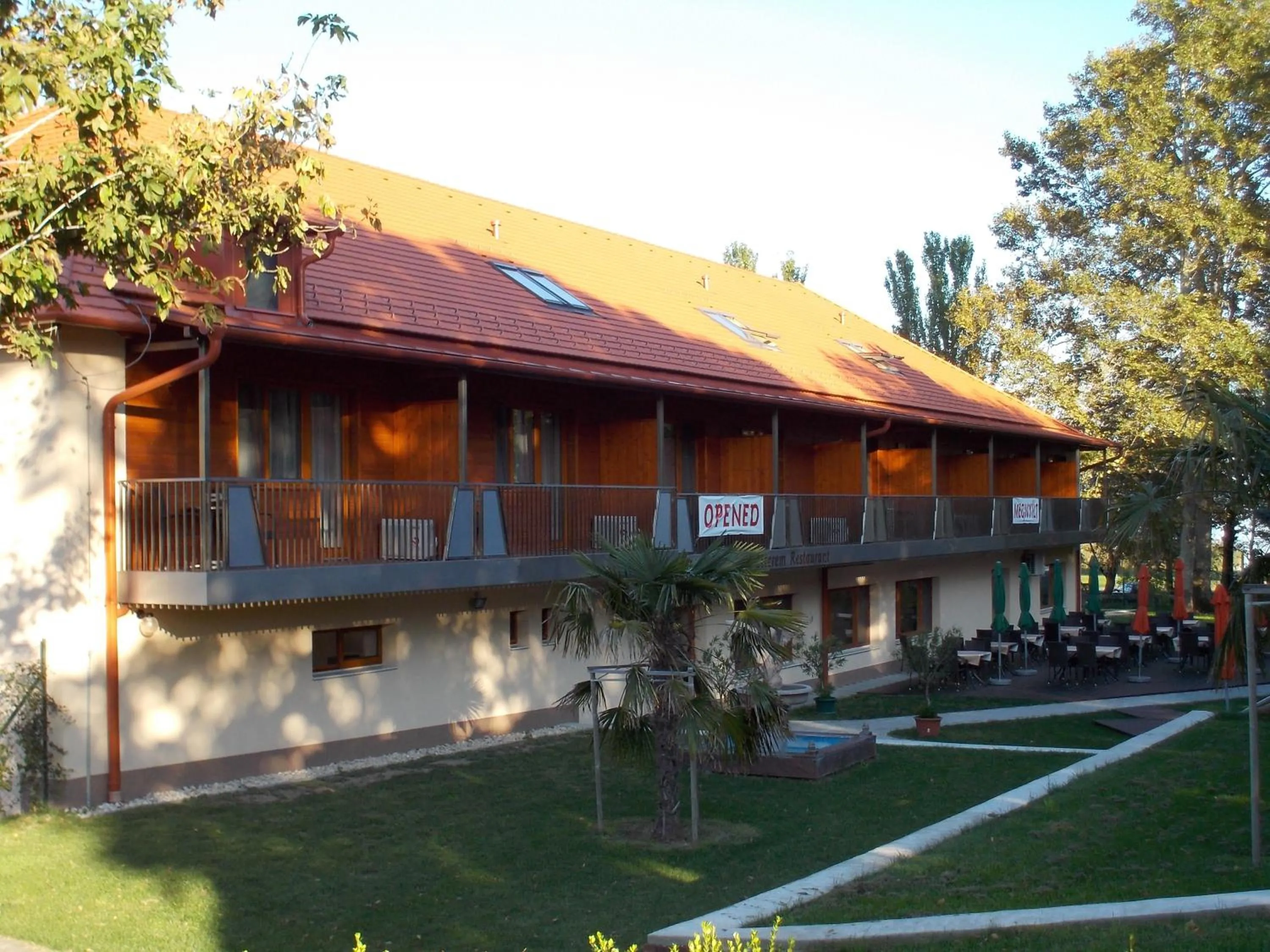 Facade/entrance in Hotel Halászkert Badacsony