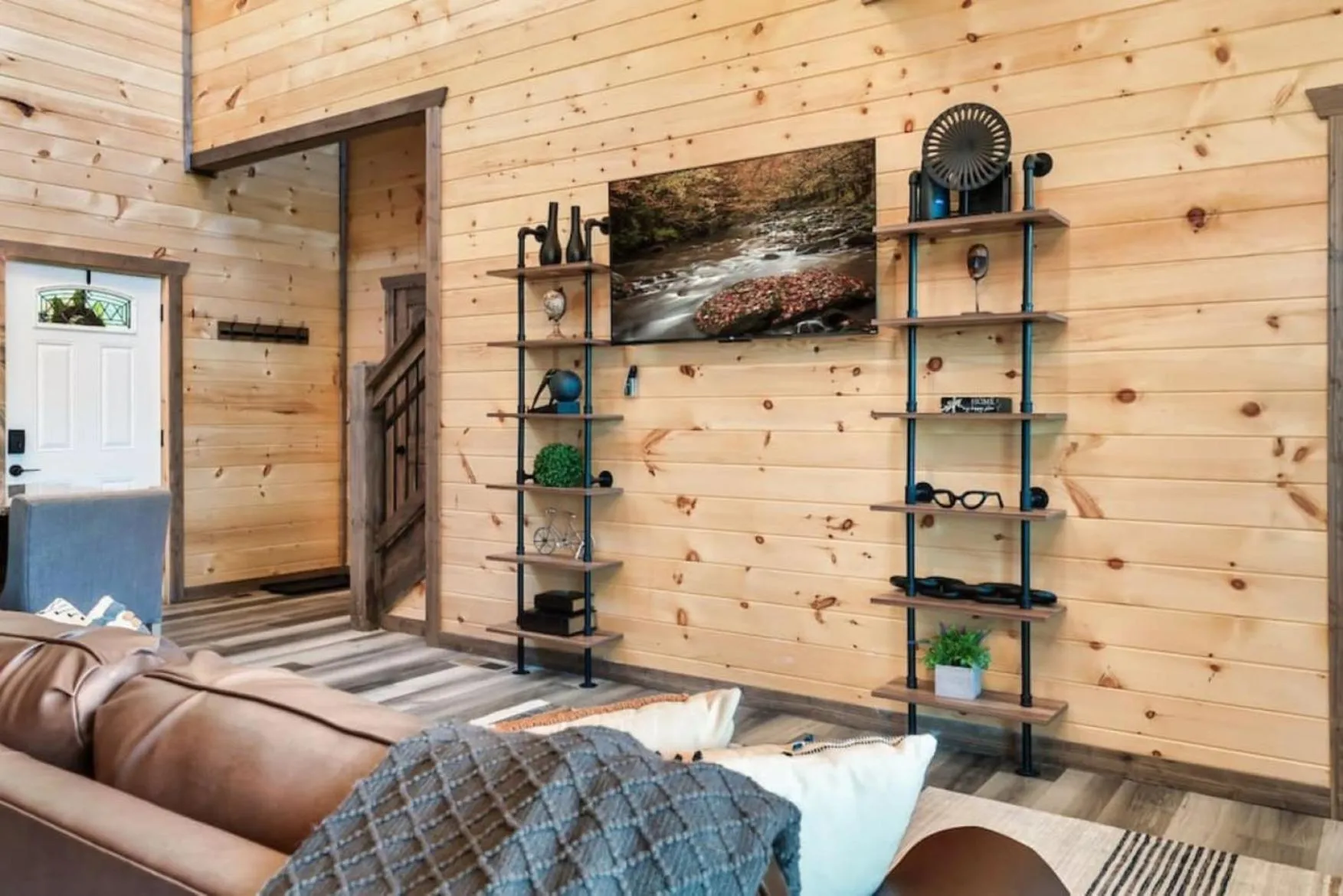 TV and multimedia in Tranquil Mountain Getaway By Ghosal Luxury Lodging