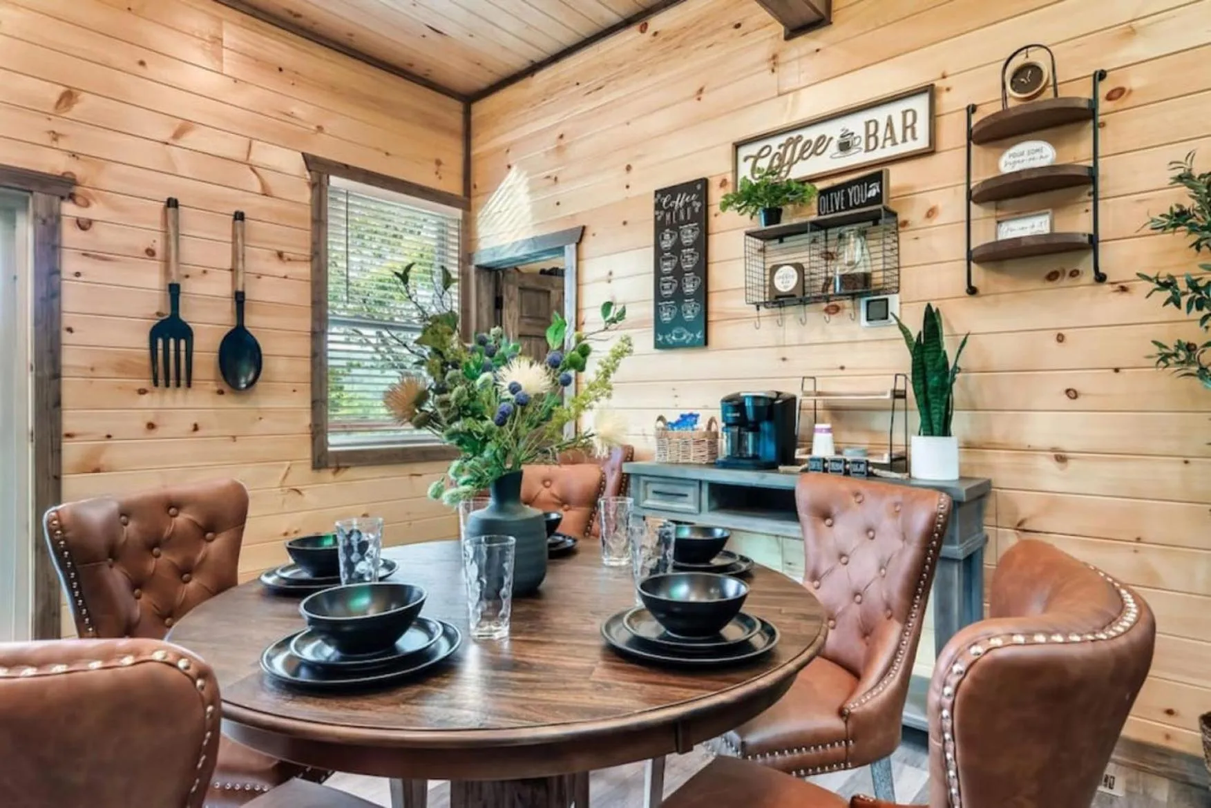 Coffee/tea facilities in Tranquil Mountain Getaway By Ghosal Luxury Lodging