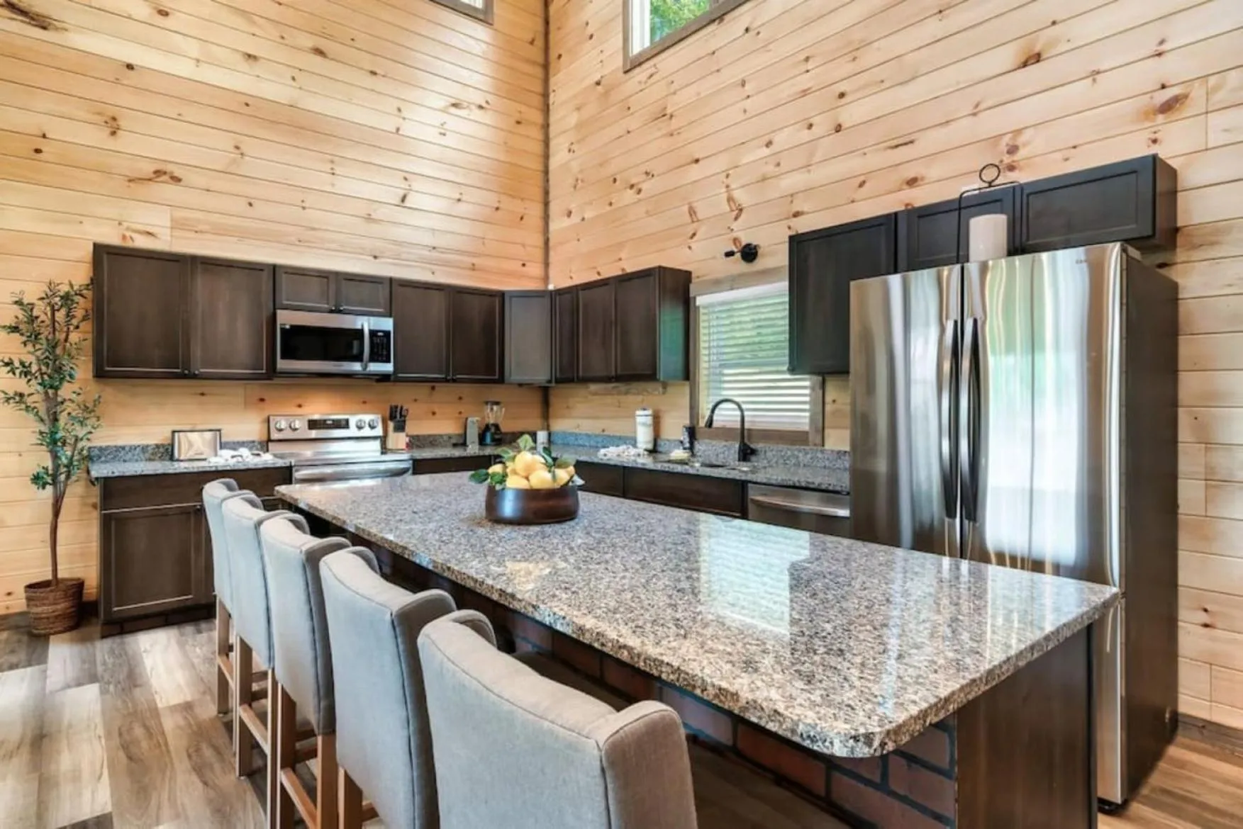 Kitchen or kitchenette in Tranquil Mountain Getaway By Ghosal Luxury Lodging