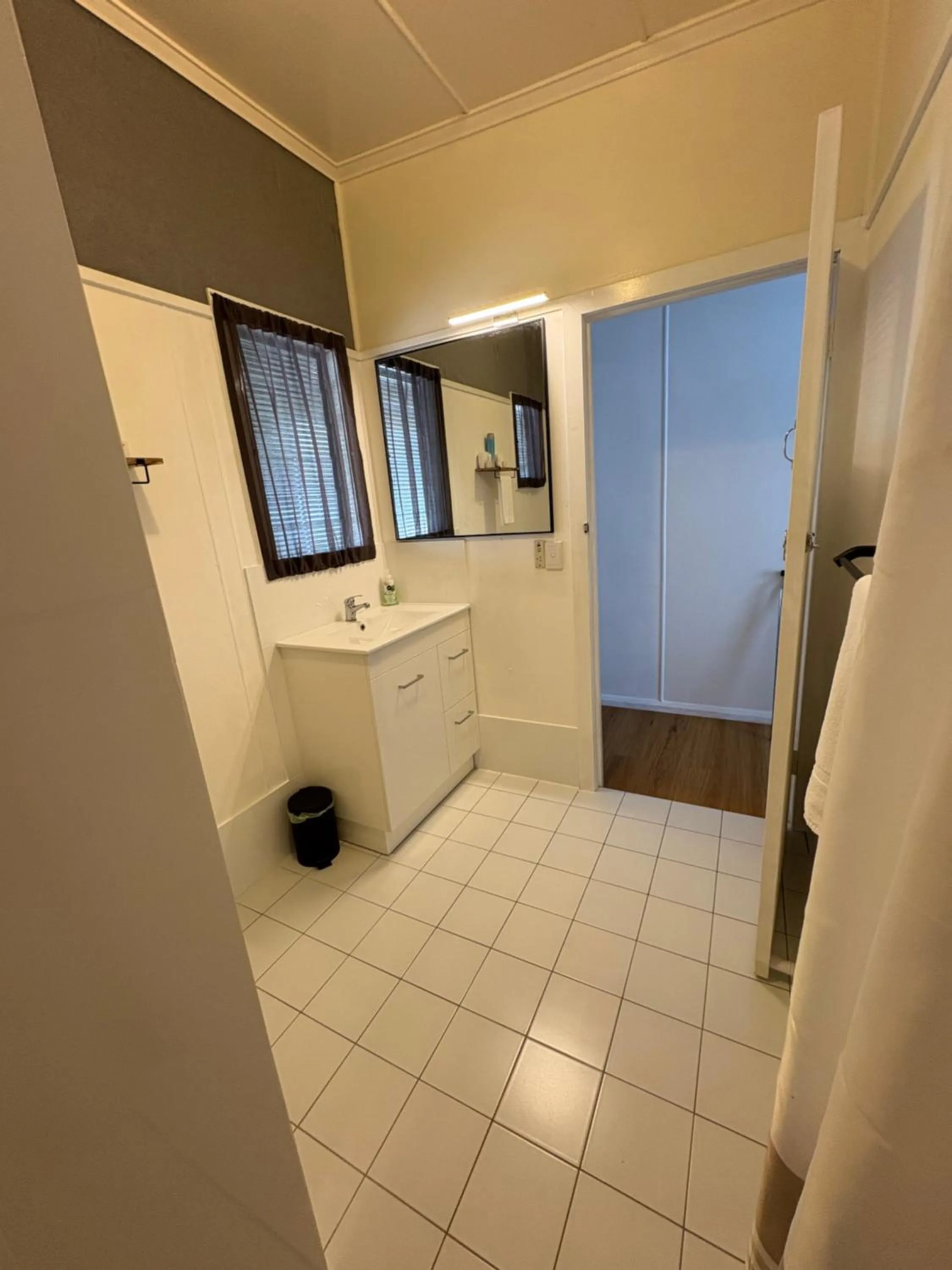 Bathroom in Mitchell Motel & Cabins