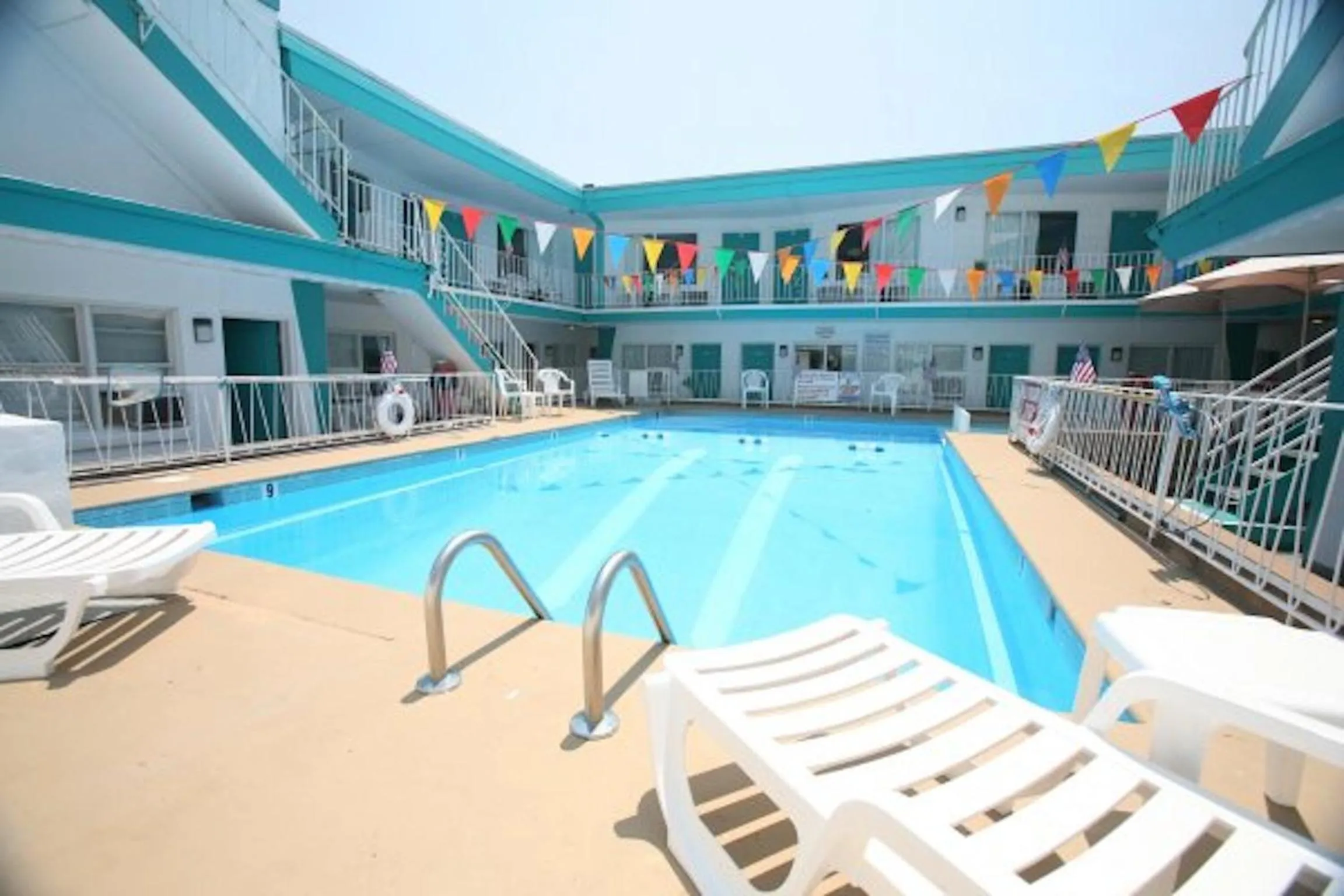 Swimming pool in El Ray Motel