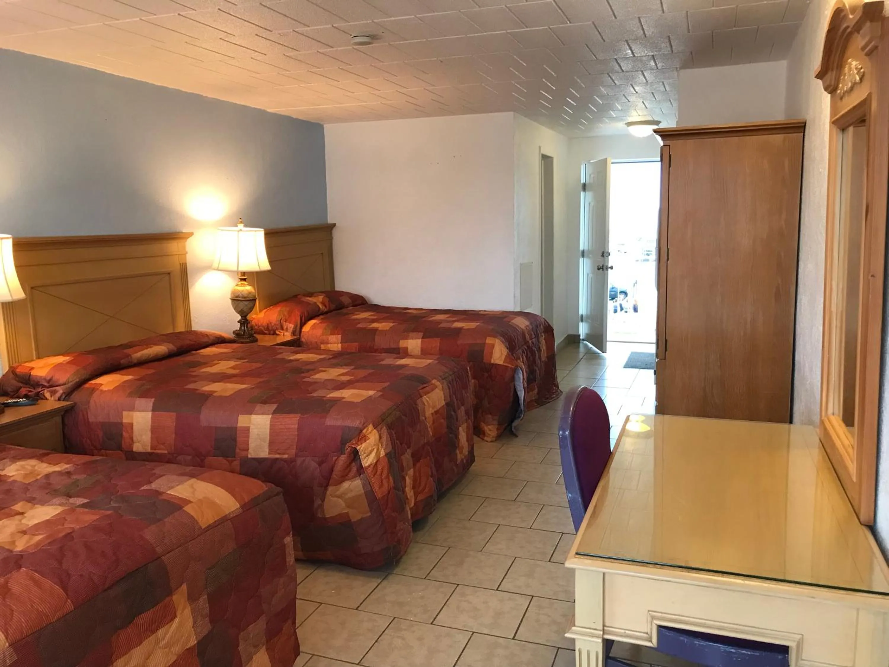 Photo of the whole room, Bed in El Ray Motel