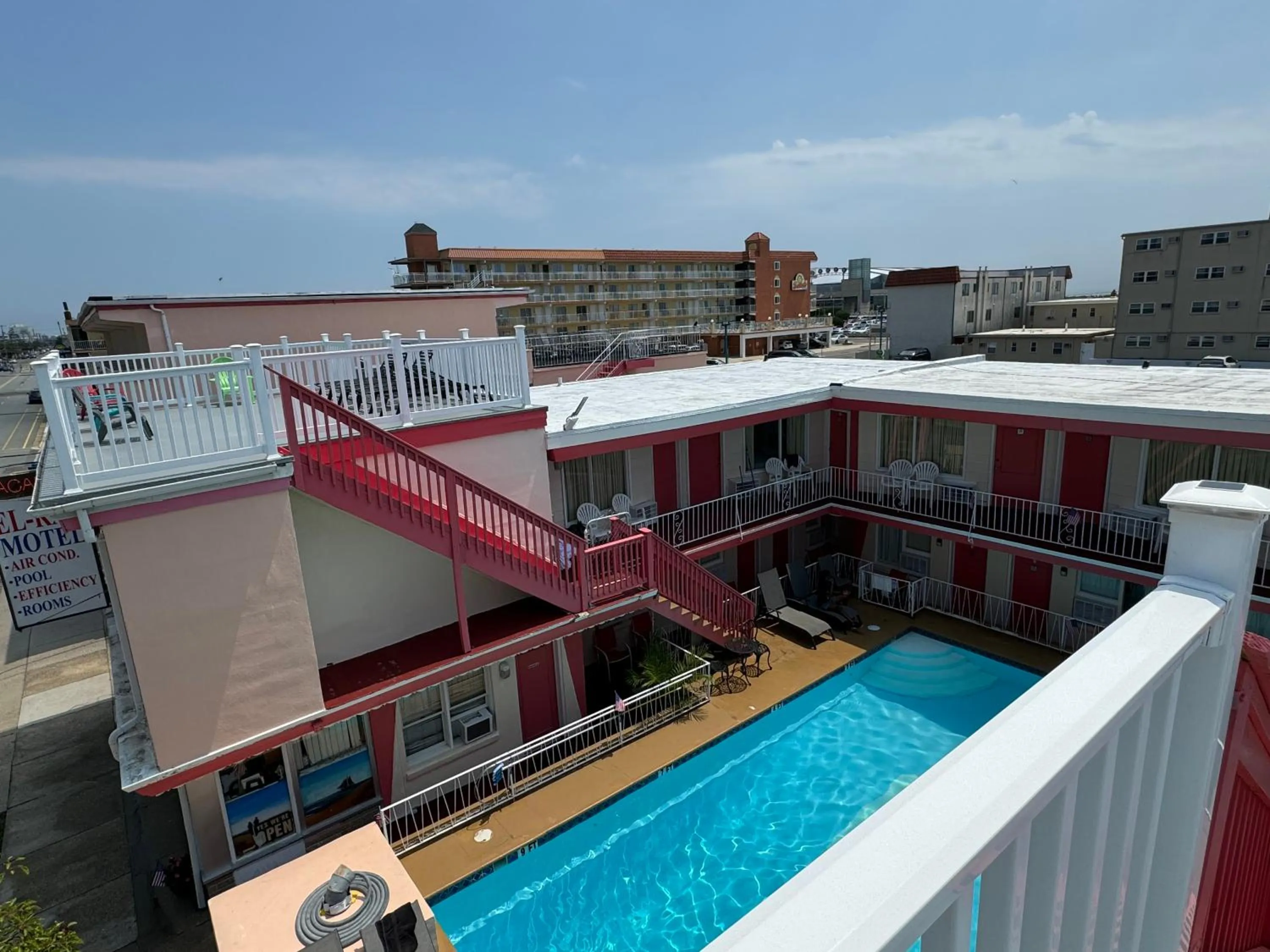 Swimming pool in El Ray Motel