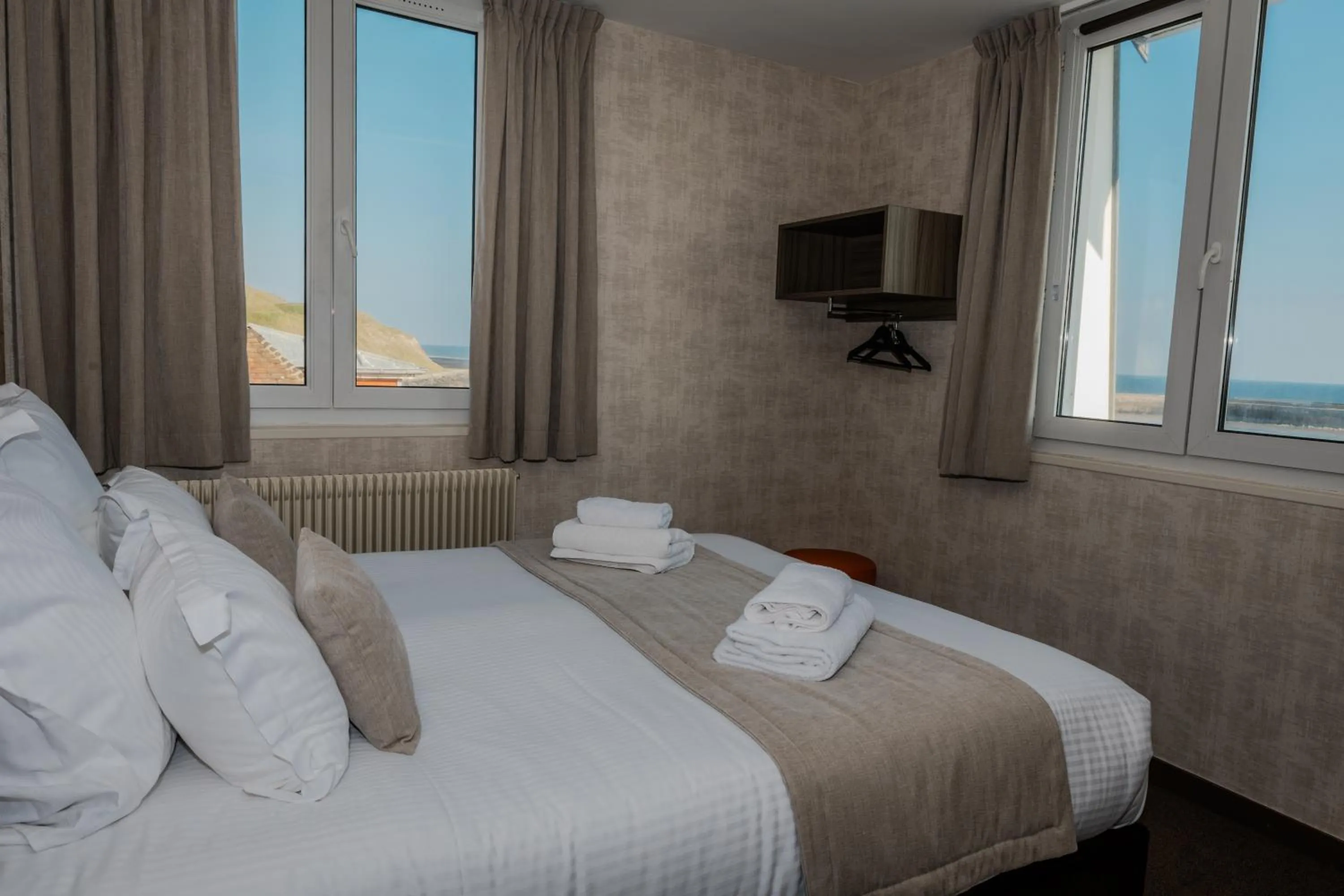 Bedroom, Bed in Le Grand Hôtel de la Marine "face à la mer"