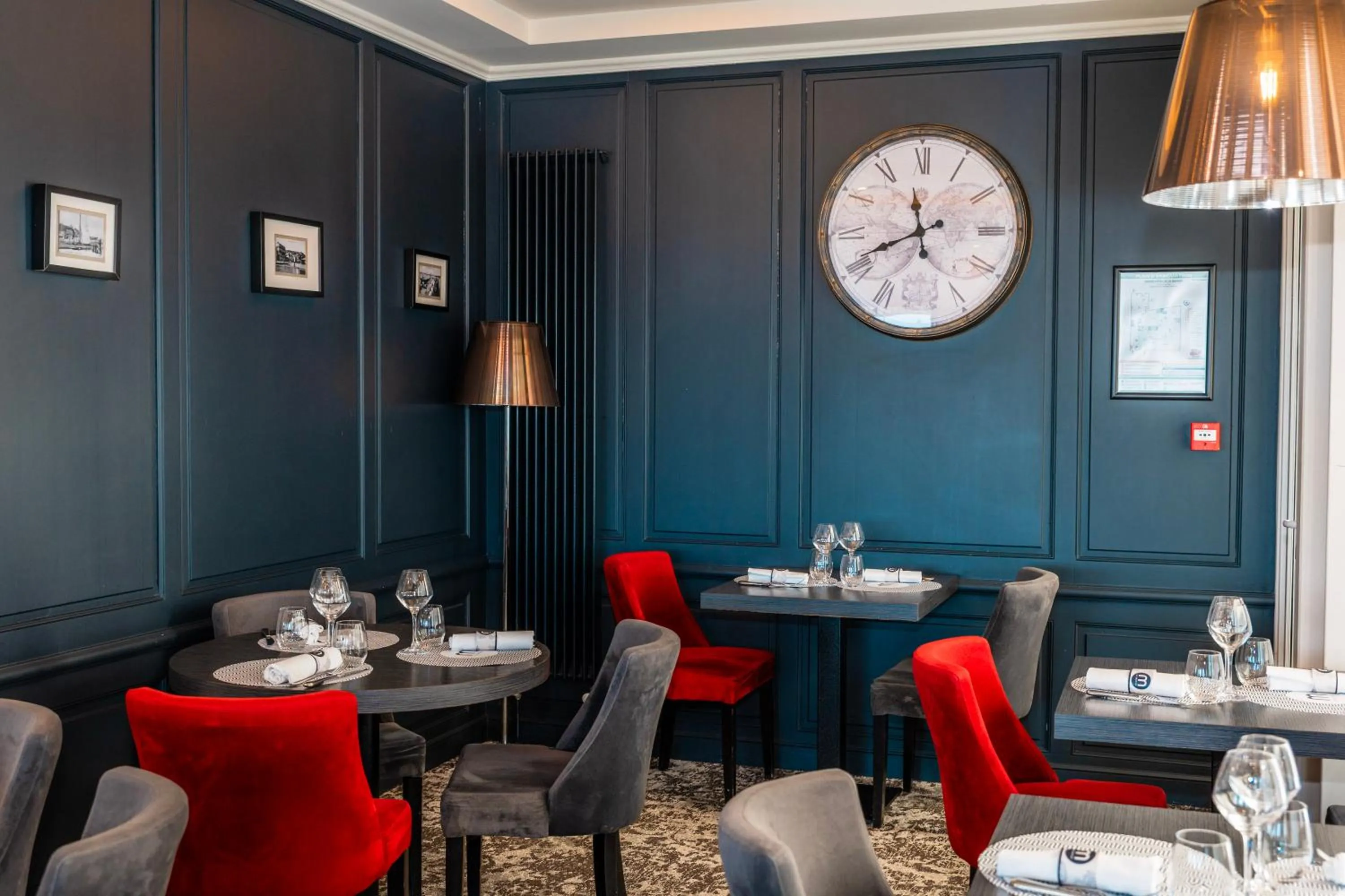 Restaurant/places to eat in Le Grand Hôtel de la Marine "face à la mer"