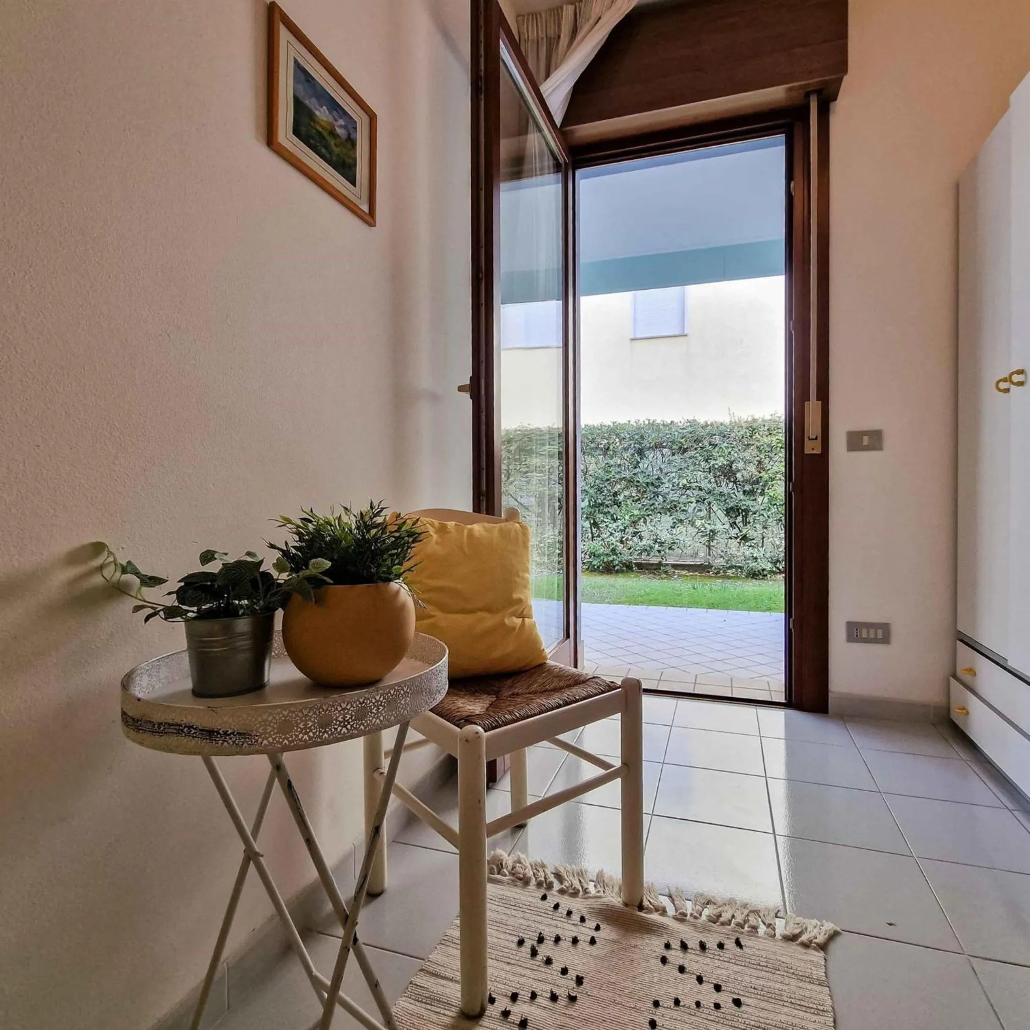 Decorative detail in Welcoming flat with private garden-Beahost