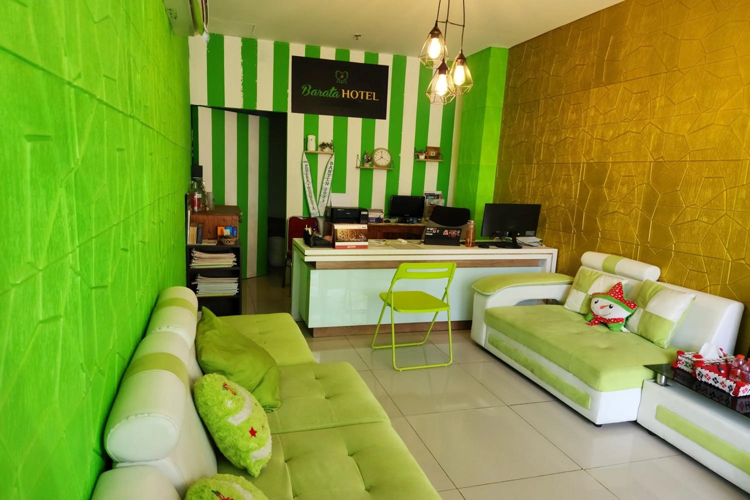 Lobby or reception in Barata Hotel Near Bandara Soekarno Hatta