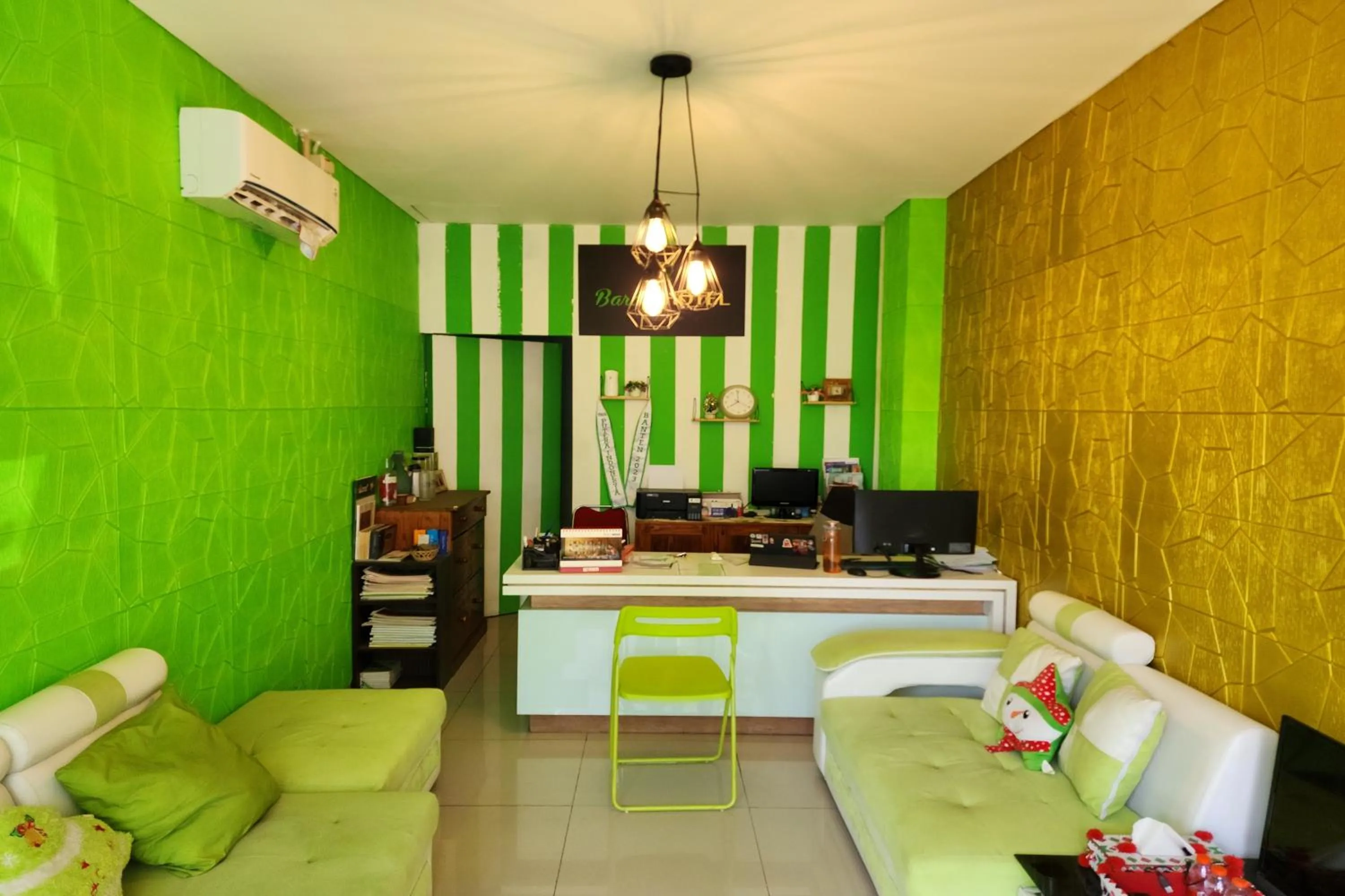 Lobby or reception in Barata Hotel Near Bandara Soekarno Hatta