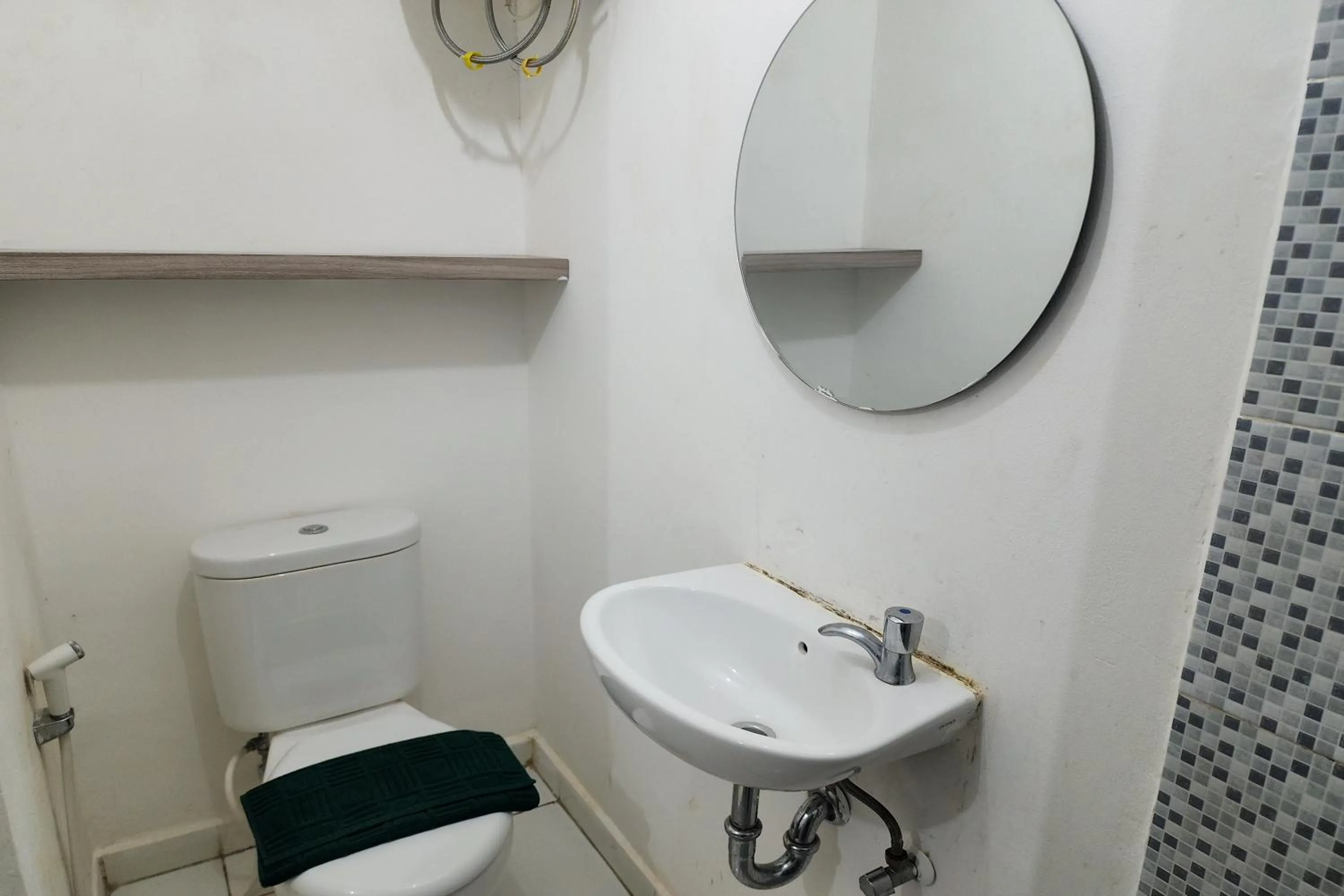 Bathroom in Barata Hotel Near Bandara Soekarno Hatta