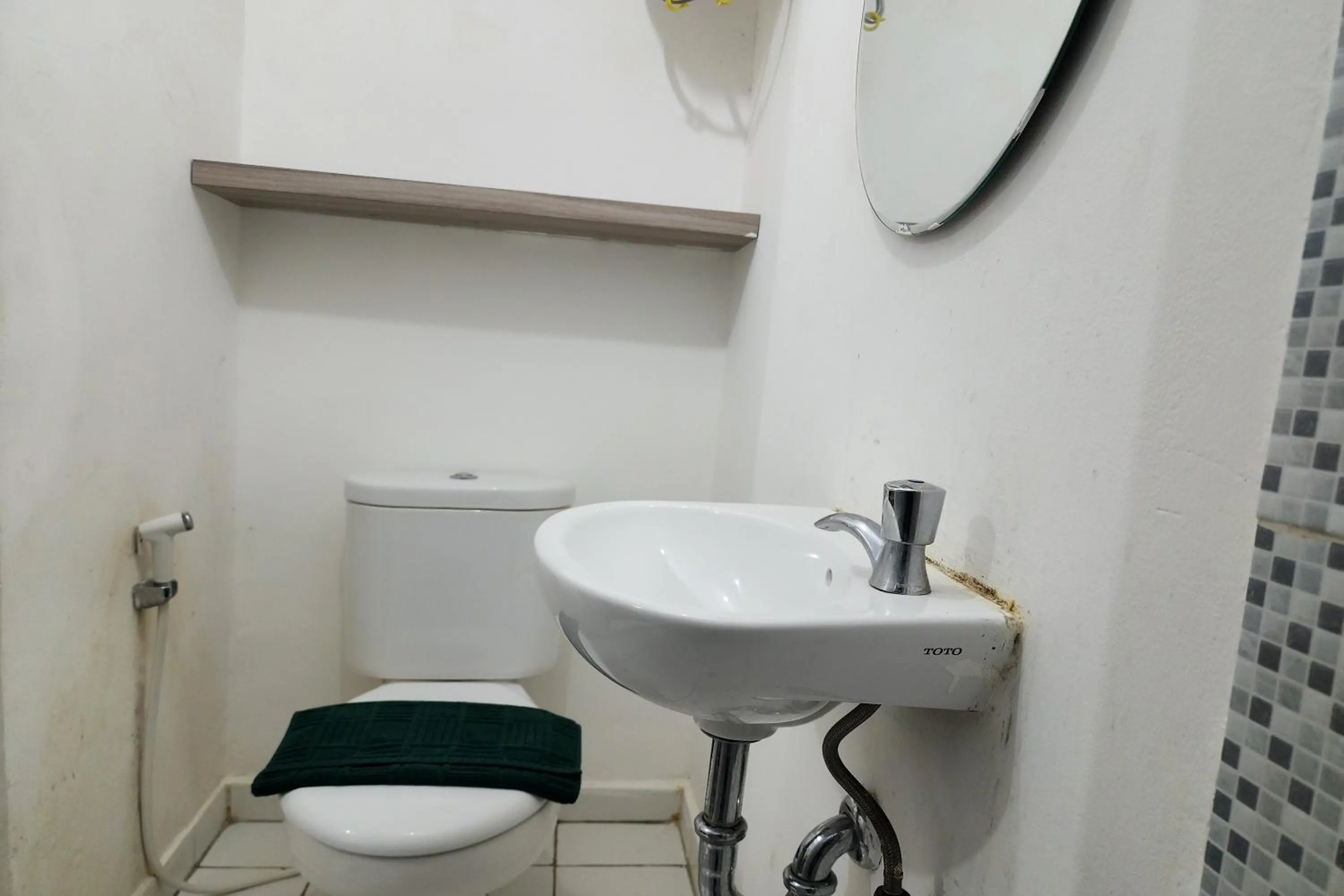 Bathroom in Barata Hotel Near Bandara Soekarno Hatta