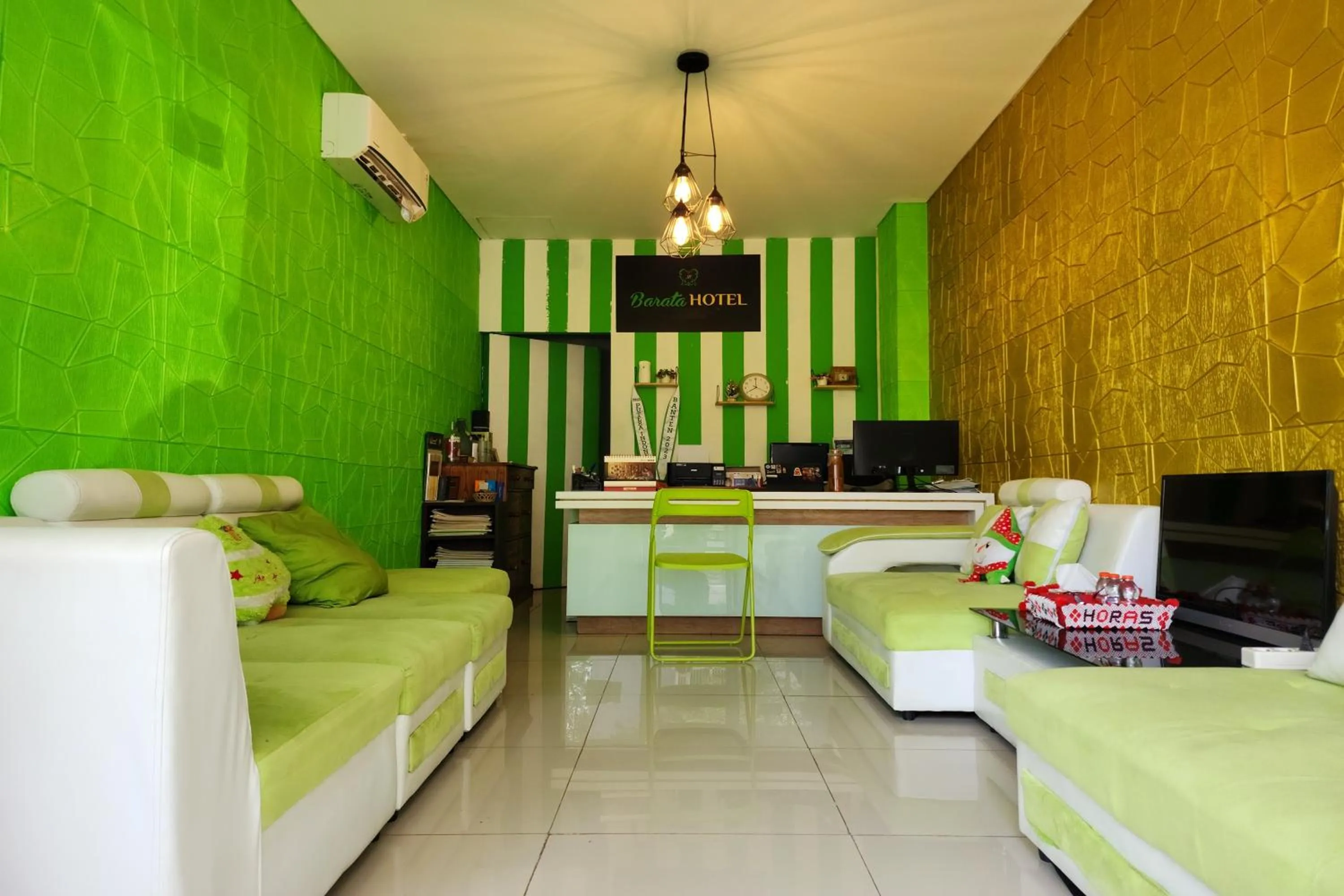 Lobby or reception, Bed in Barata Hotel Near Bandara Soekarno Hatta