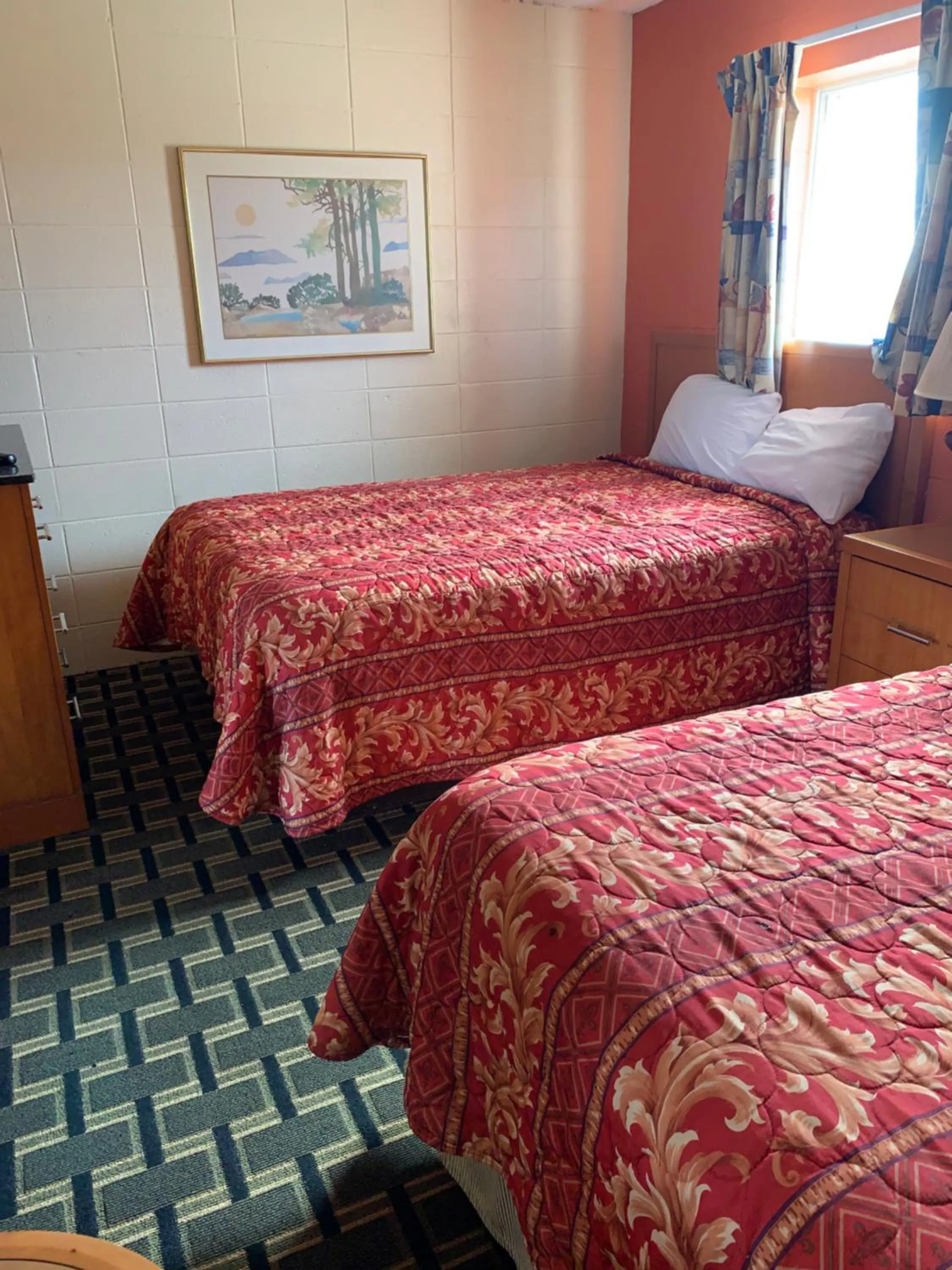 Bedroom in Wayfarer Motel