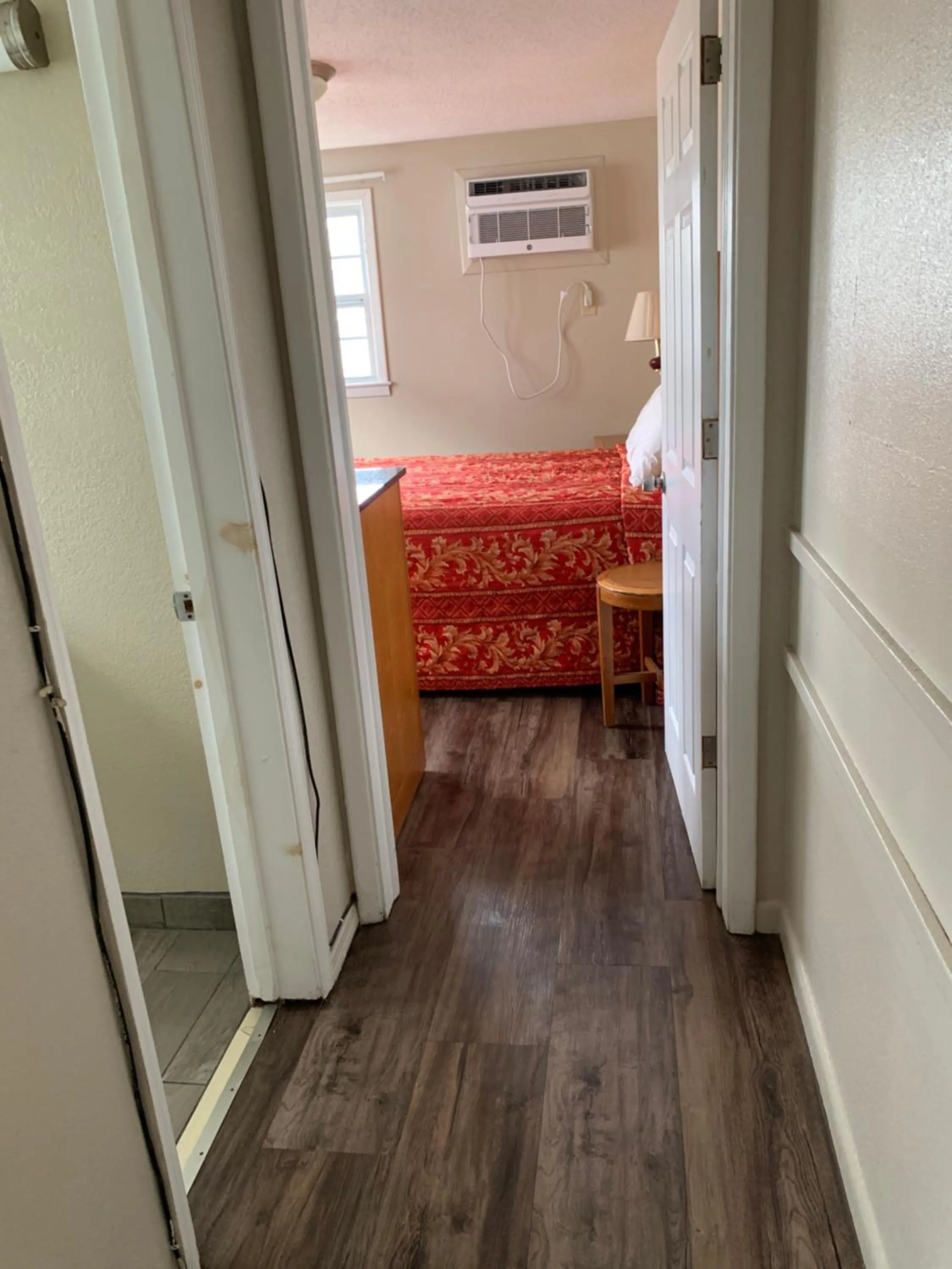 Bedroom in Wayfarer Motel