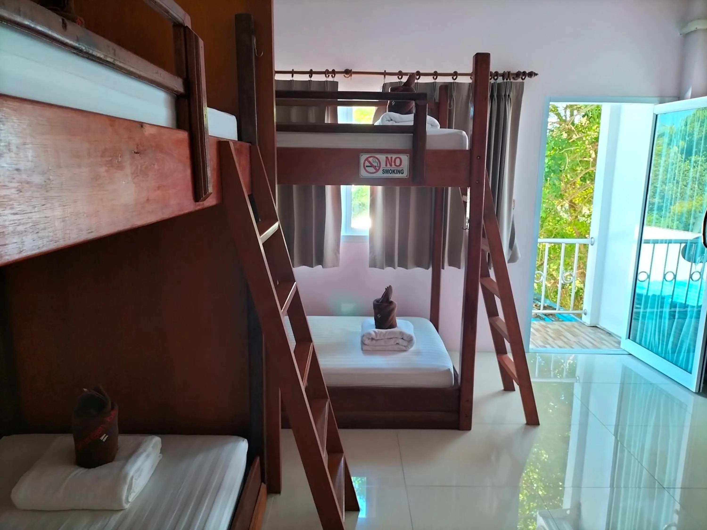 Bed in Phangan Barsay Hostel