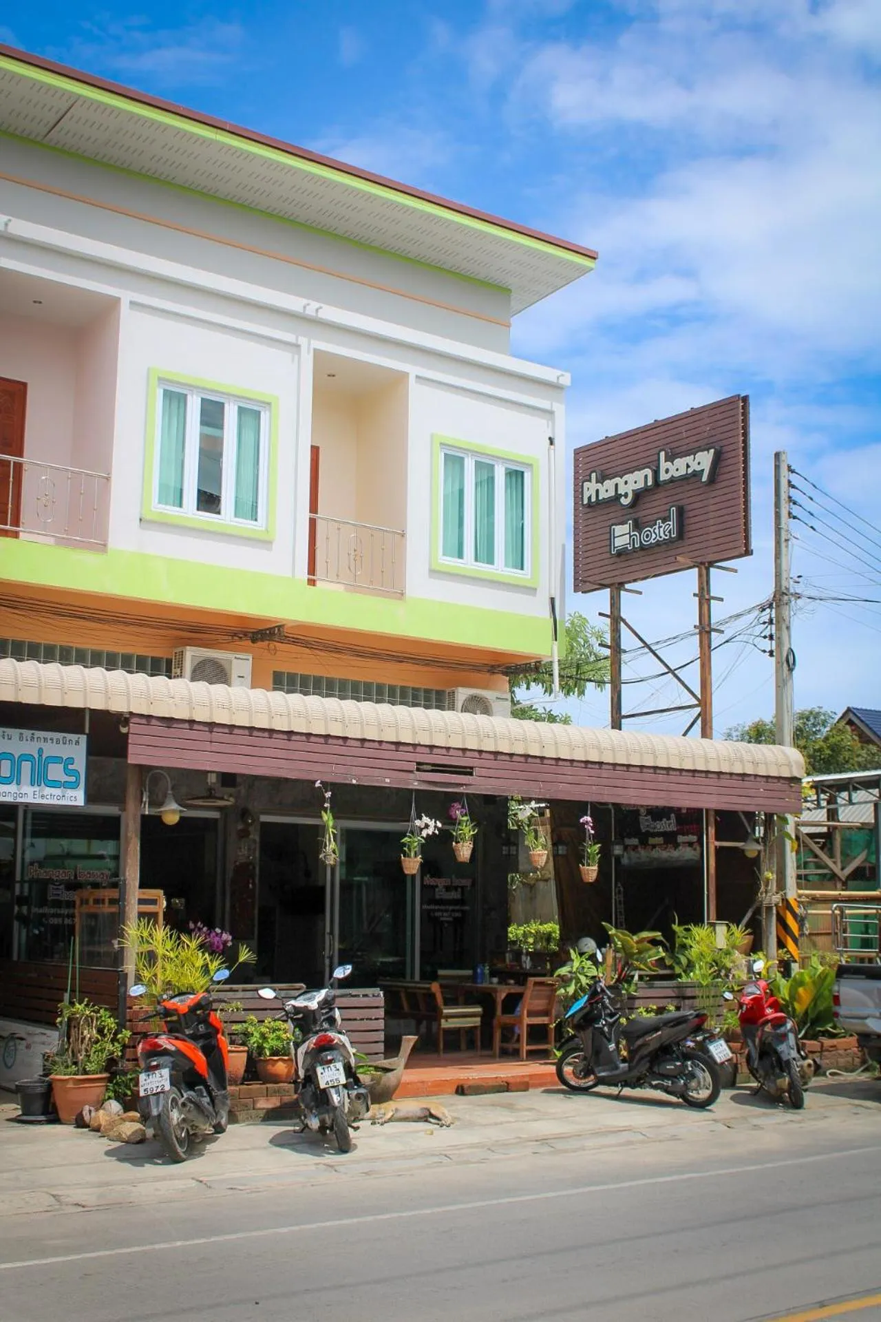 Property building in Phangan Barsay Hostel