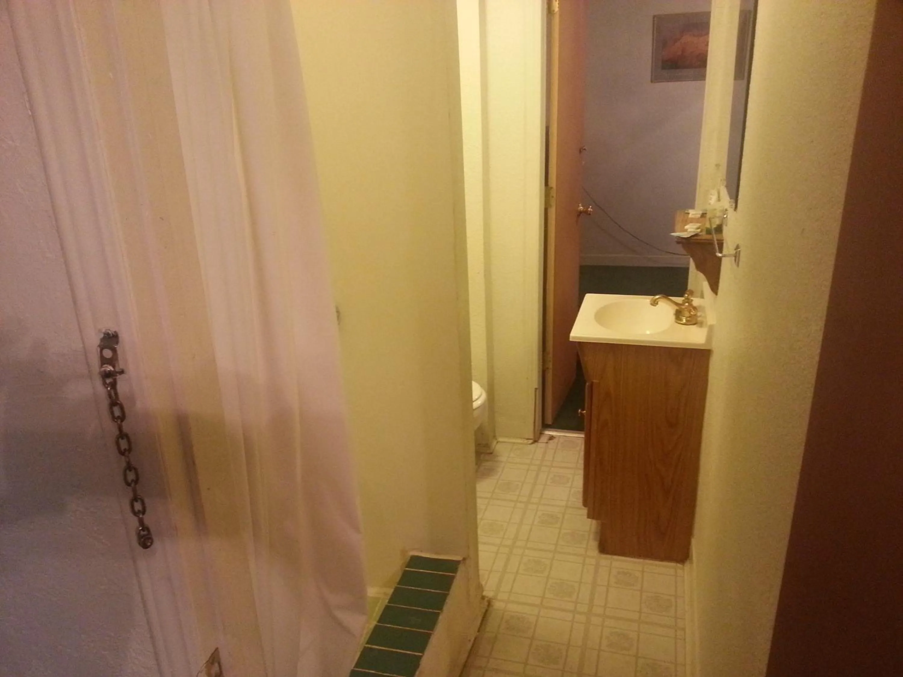 Bathroom in Bryce Canyon Motel