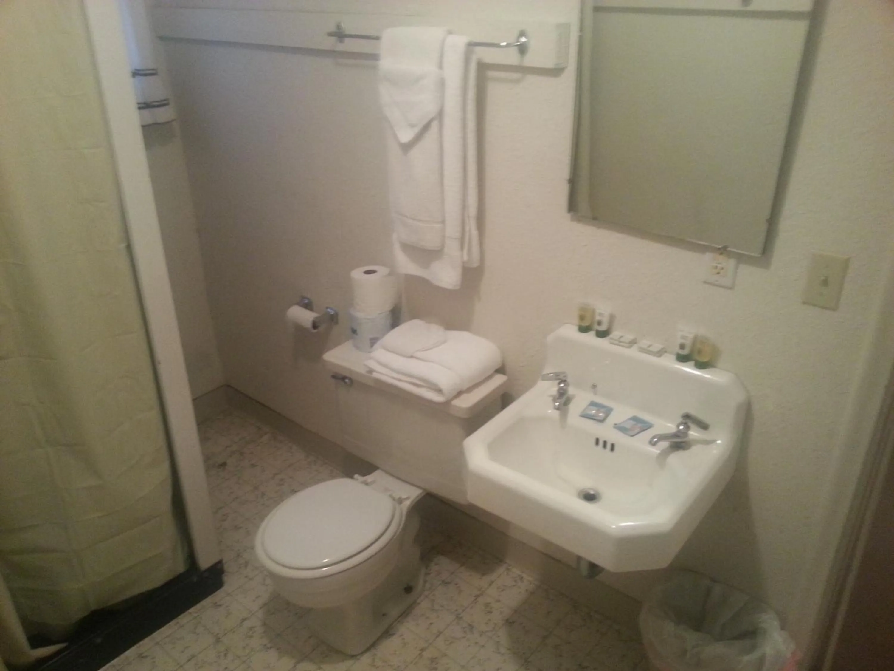 Bathroom in Bryce Canyon Motel