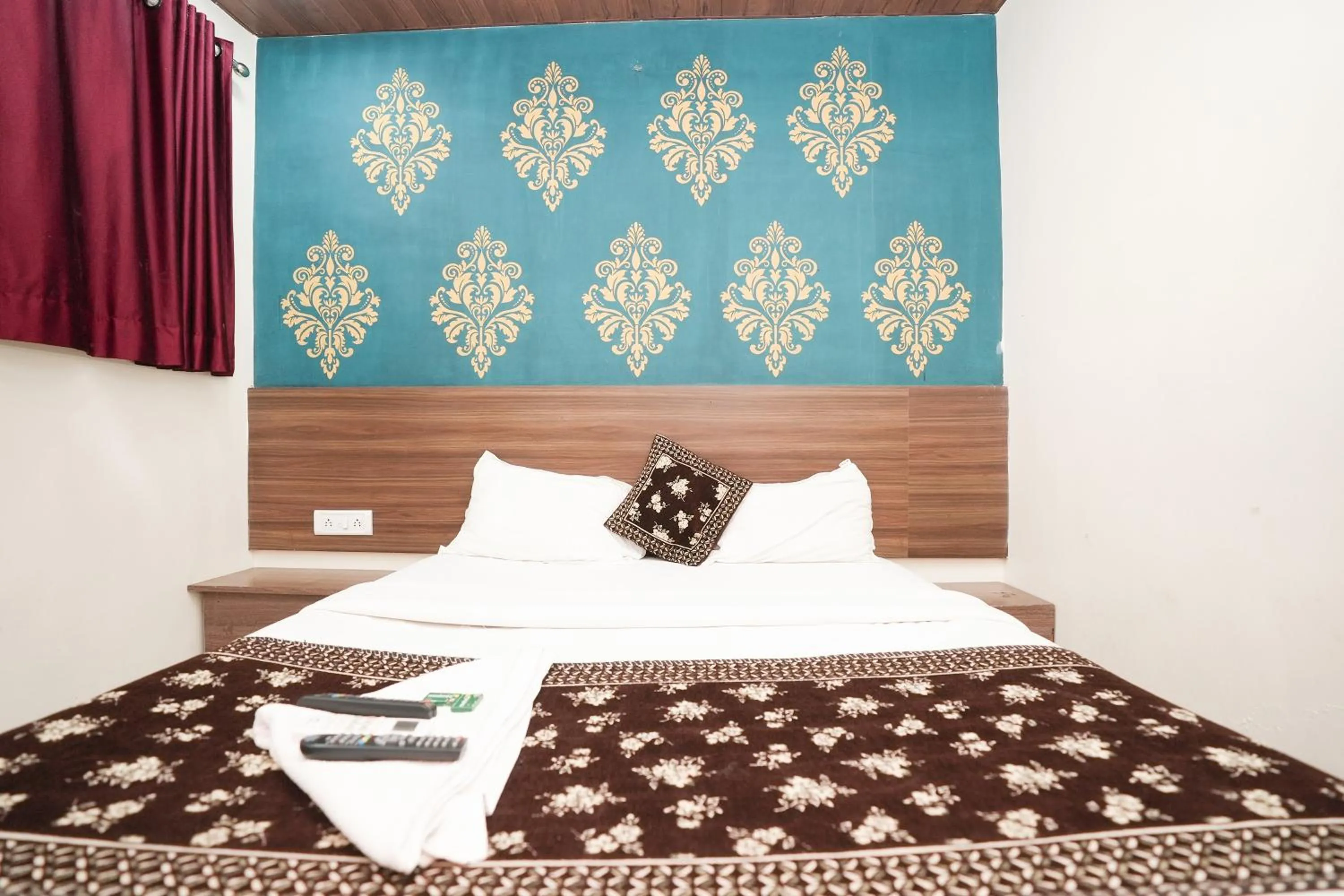 Bed in Hotel Mumbai Residency