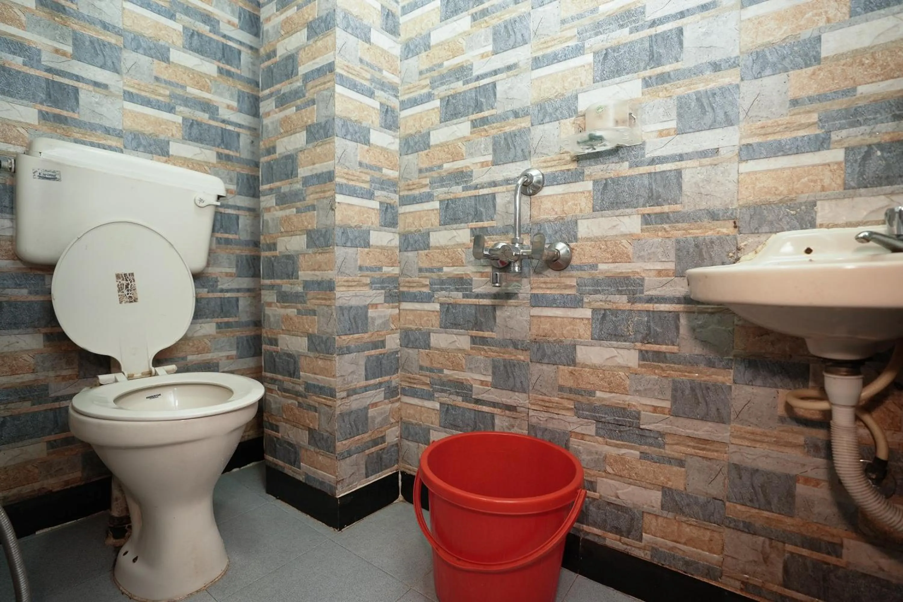 Bathroom in Hotel Mumbai Residency