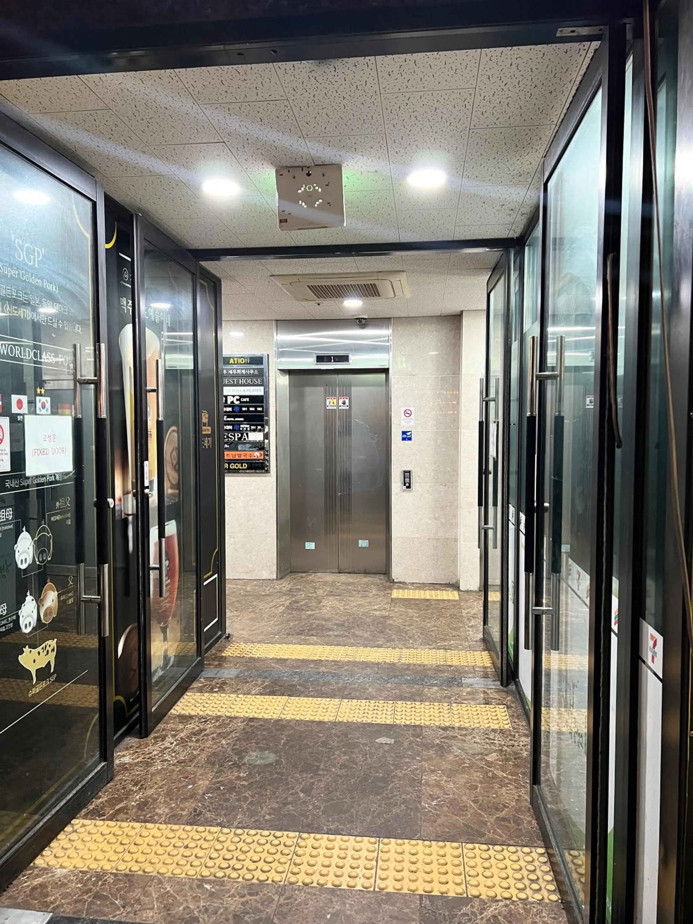 elevator in Seoul Cube Jongro