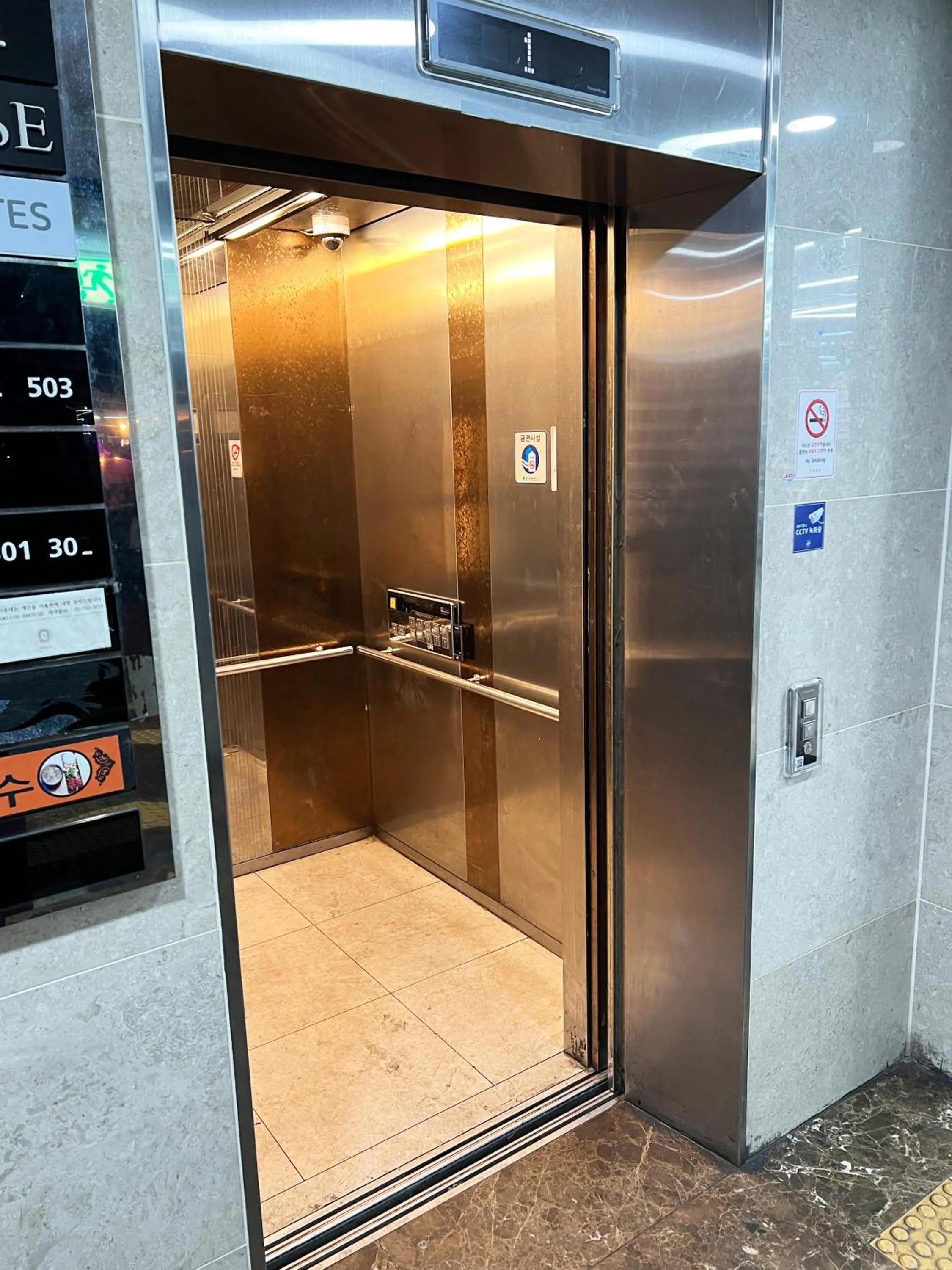 elevator in Seoul Cube Jongro